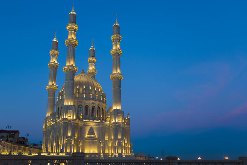 Mosque which signifies the compliance of investing in FinTech