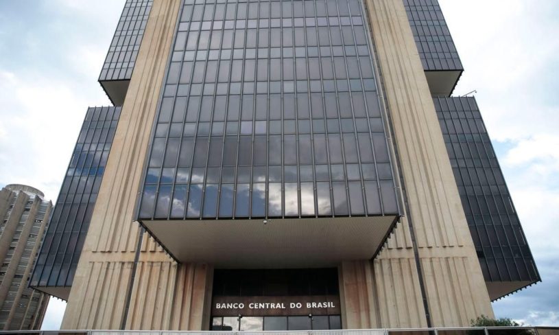 A large grey building with many windows, which is the central bank of brazil, after suspending whatsapp payments