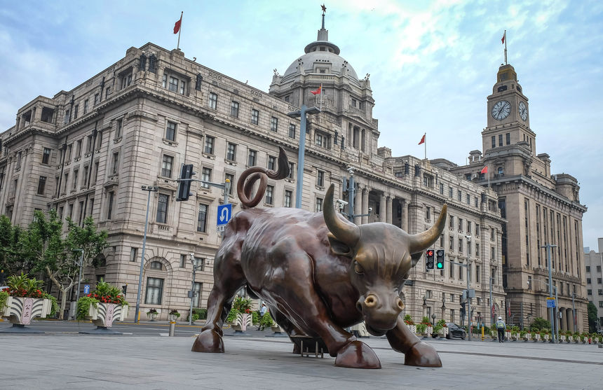 Bronze bull on The Bund in Shanghai, Iron bull statue out front of Chinese banks on the Bund, Shanghai