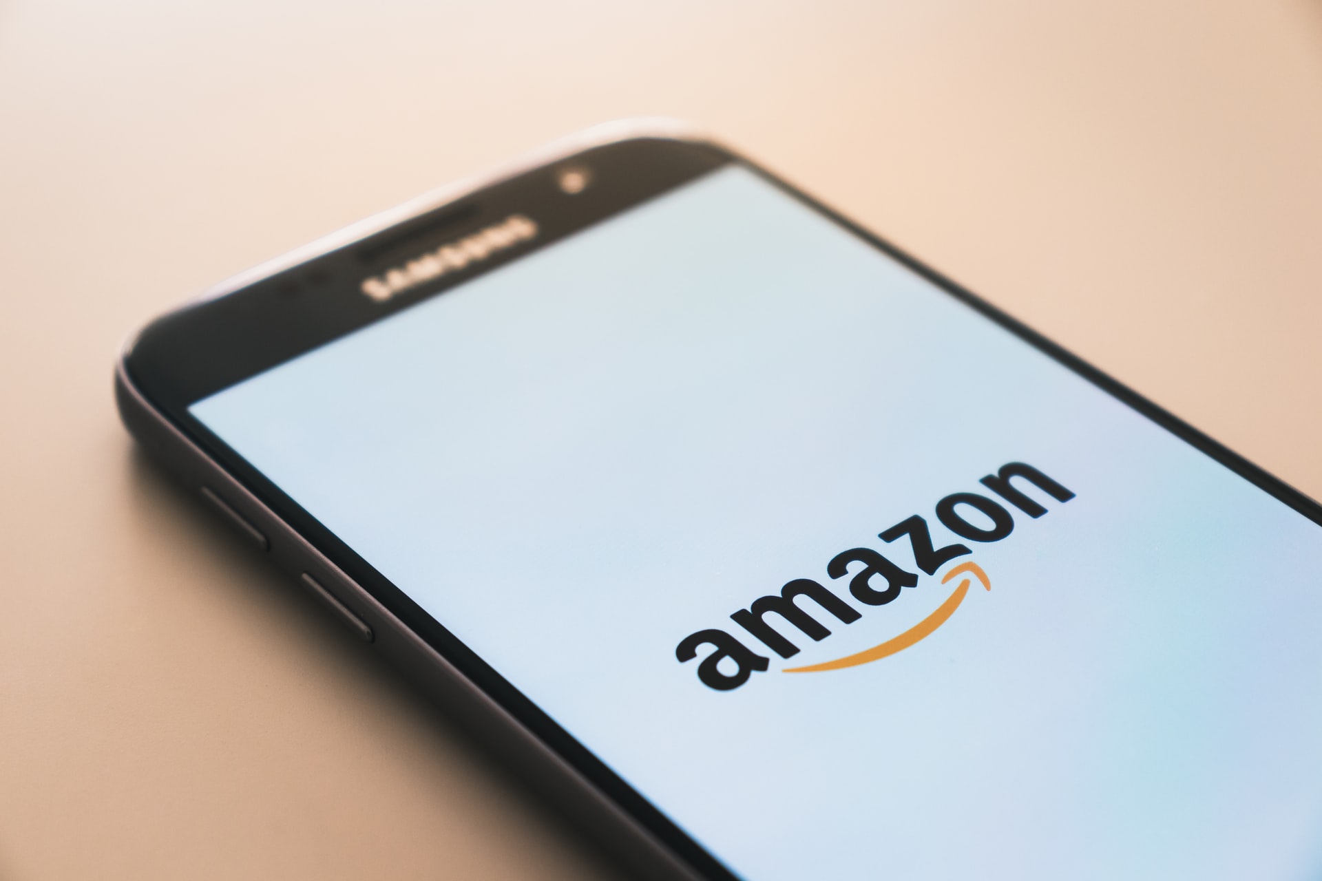 Amazon app opening on a Samsung smart phone.
