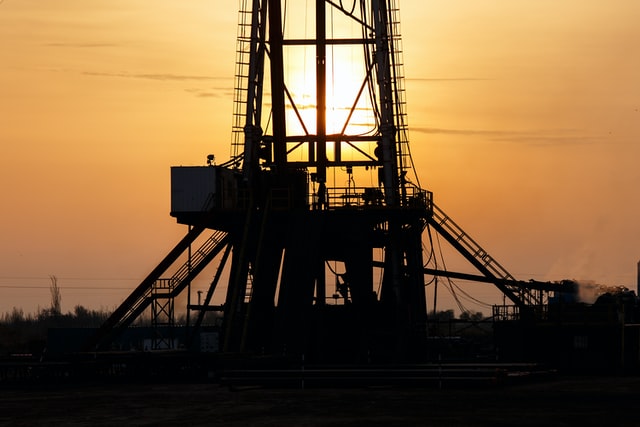 Image of an oil rig