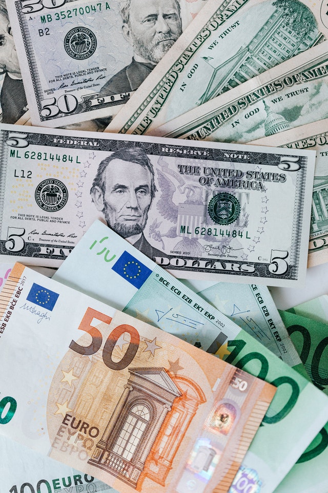 Image of foreign currencies