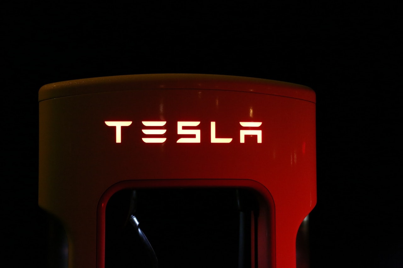 Image of Tesla logo.