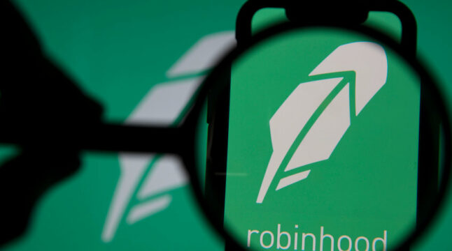 HOOD Hits All-Time Low at $9.40 as Plan for 300+ Layoffs Ends Hyper-Growth Story