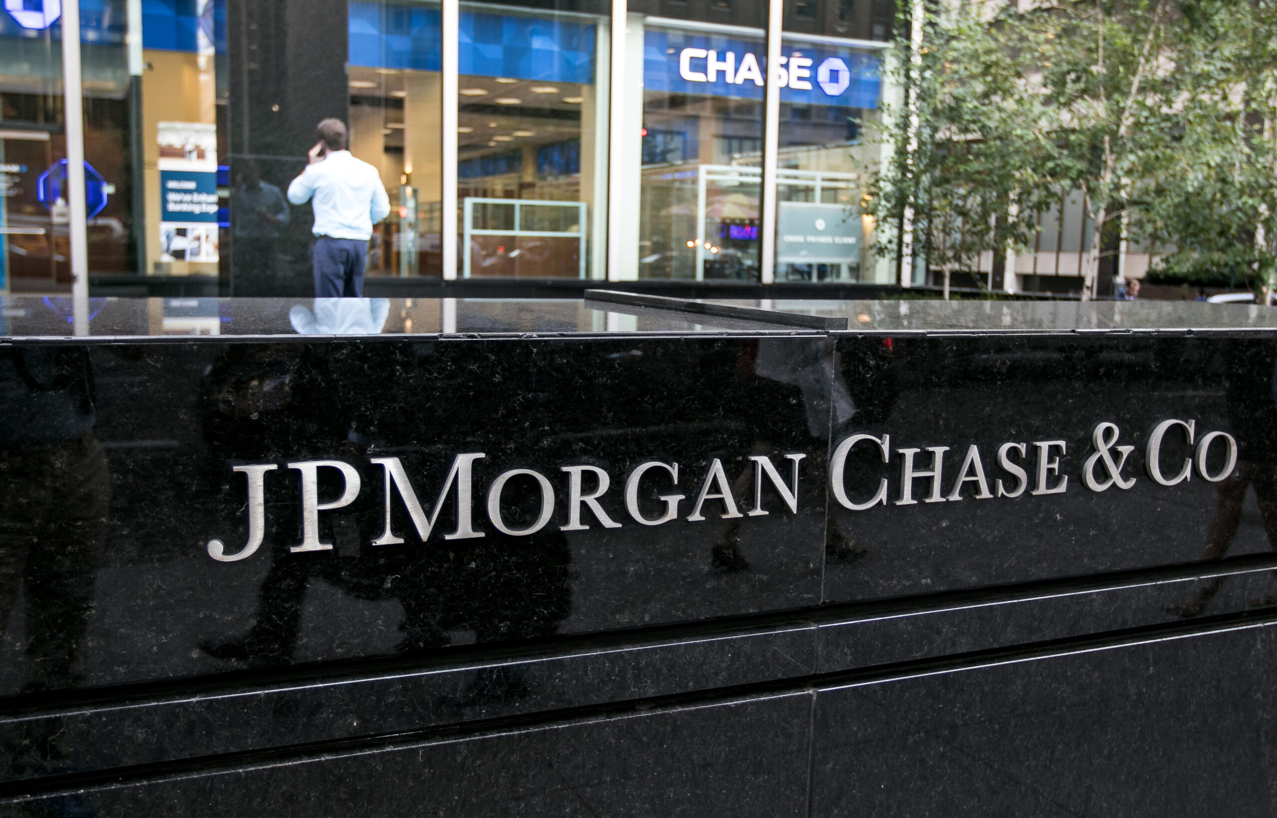 New York: The corporate sign in front of the JP Morgan Chase office building on Park Avenue.