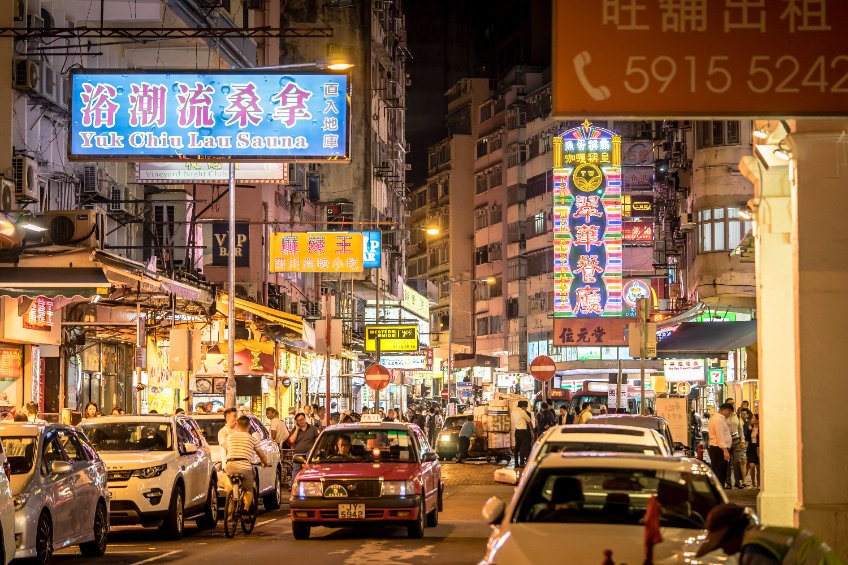People are traveling in Temple street market Kowloon