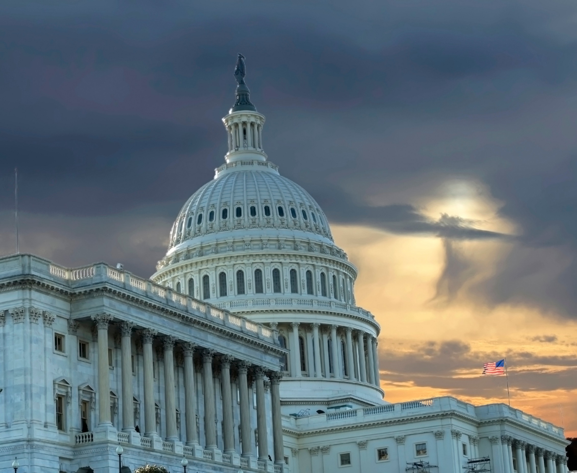 US Capitol building in cloudy weather