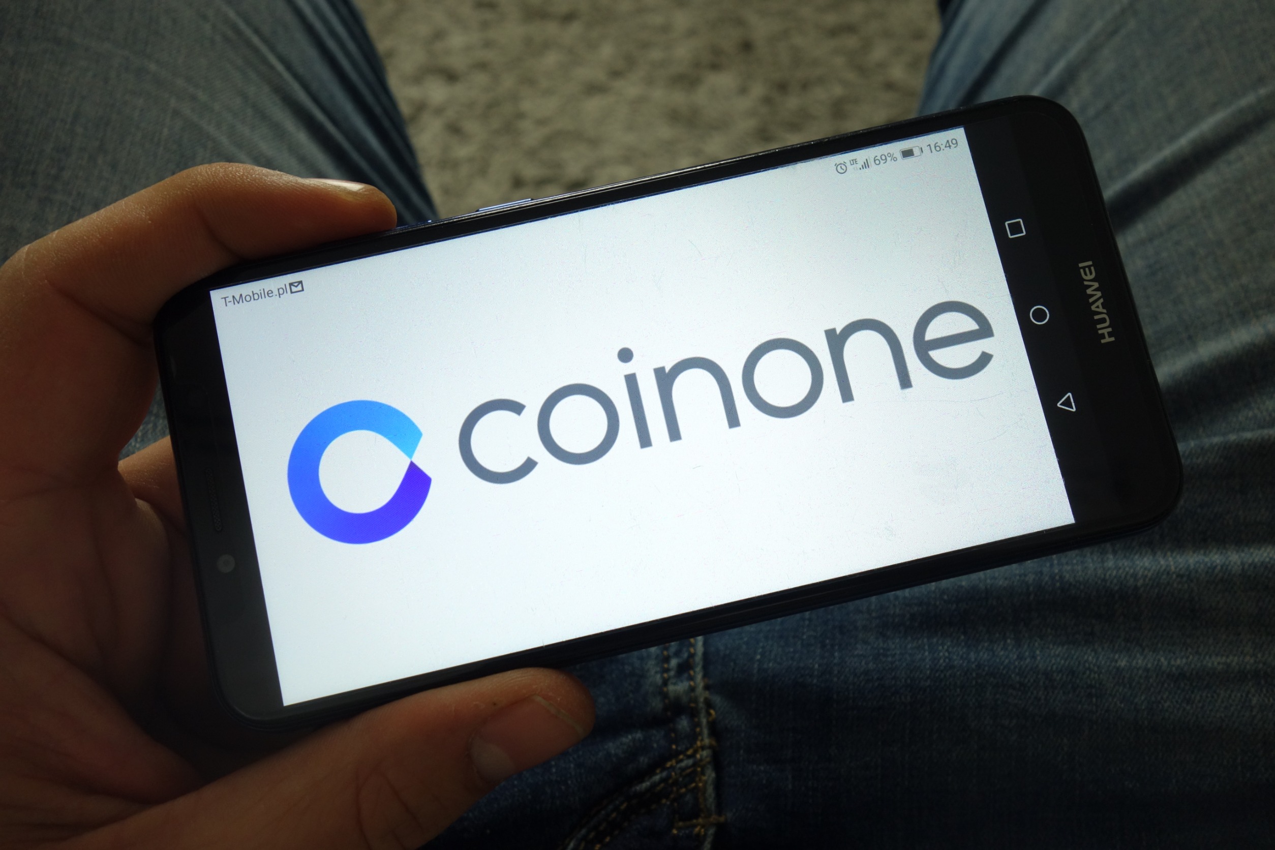 Employee in Charge of Coineone's Crypto Listing Arrested for Taking $1.47M Bribe