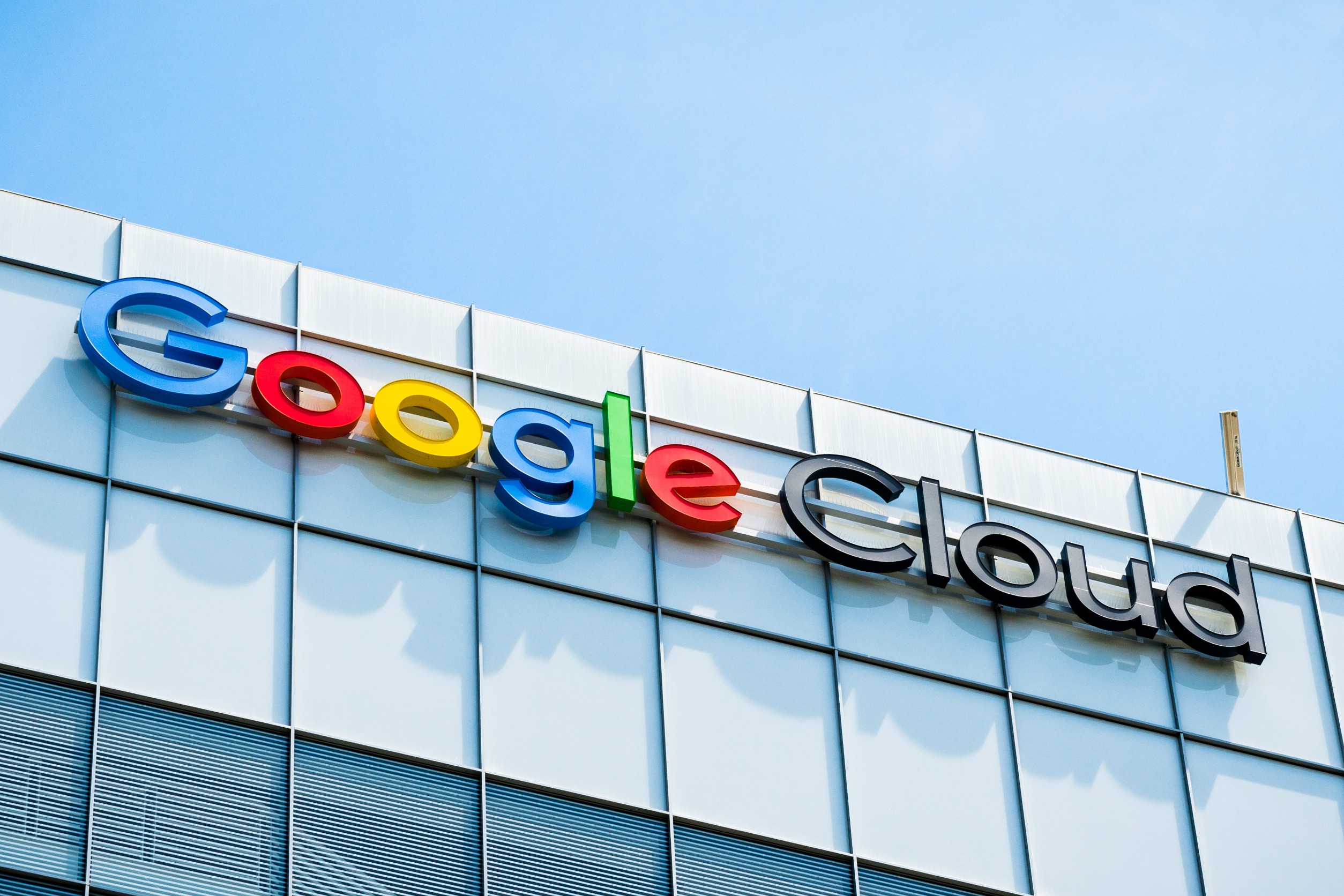 A building with Google Cloud written on it and a blue sky above.