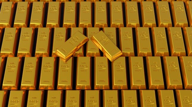 Gold Hits Yearly High as Central Banks Rush to Buy
