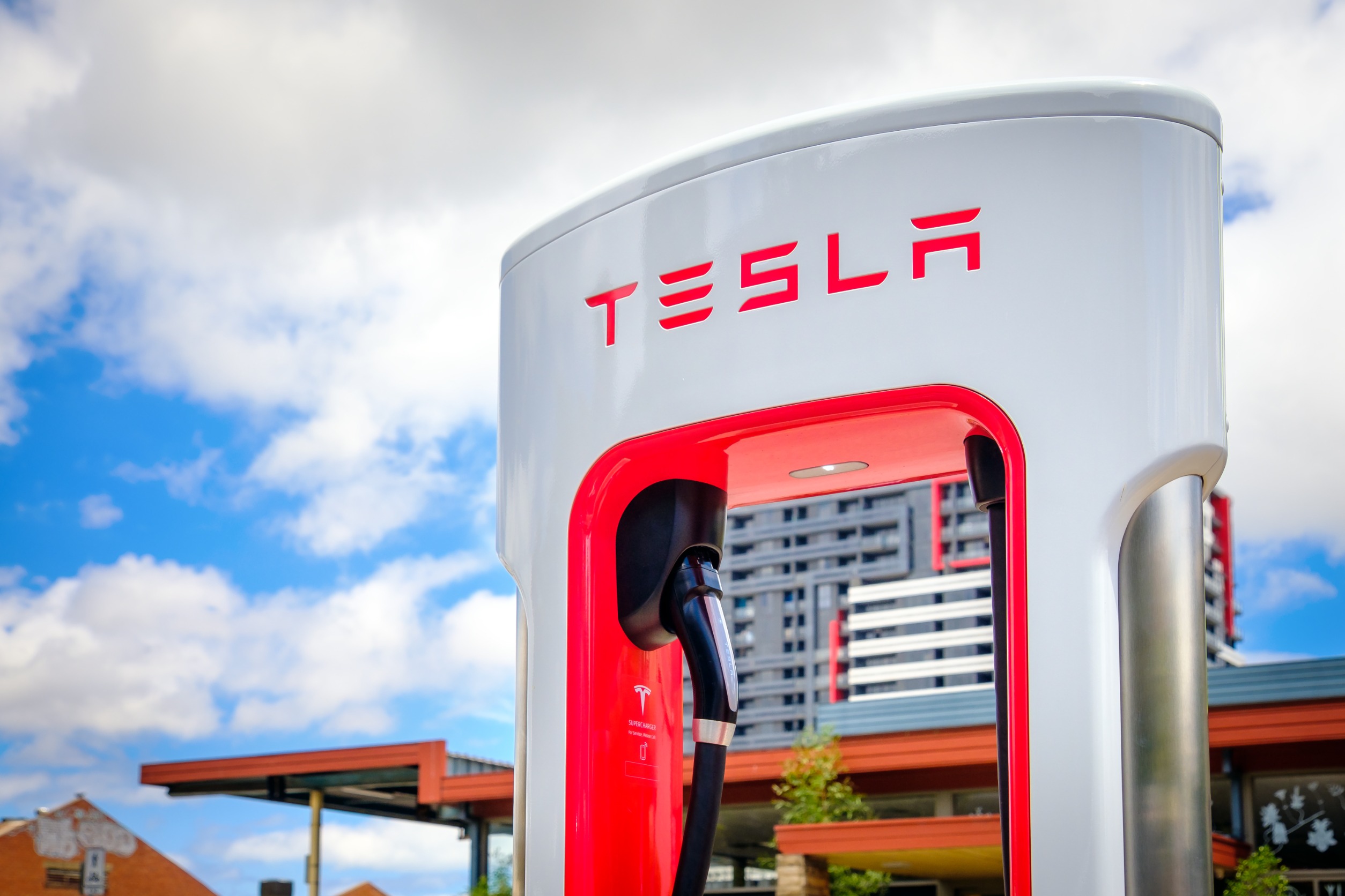 Tesla Drops 3% After Price Cuts Announced in China
