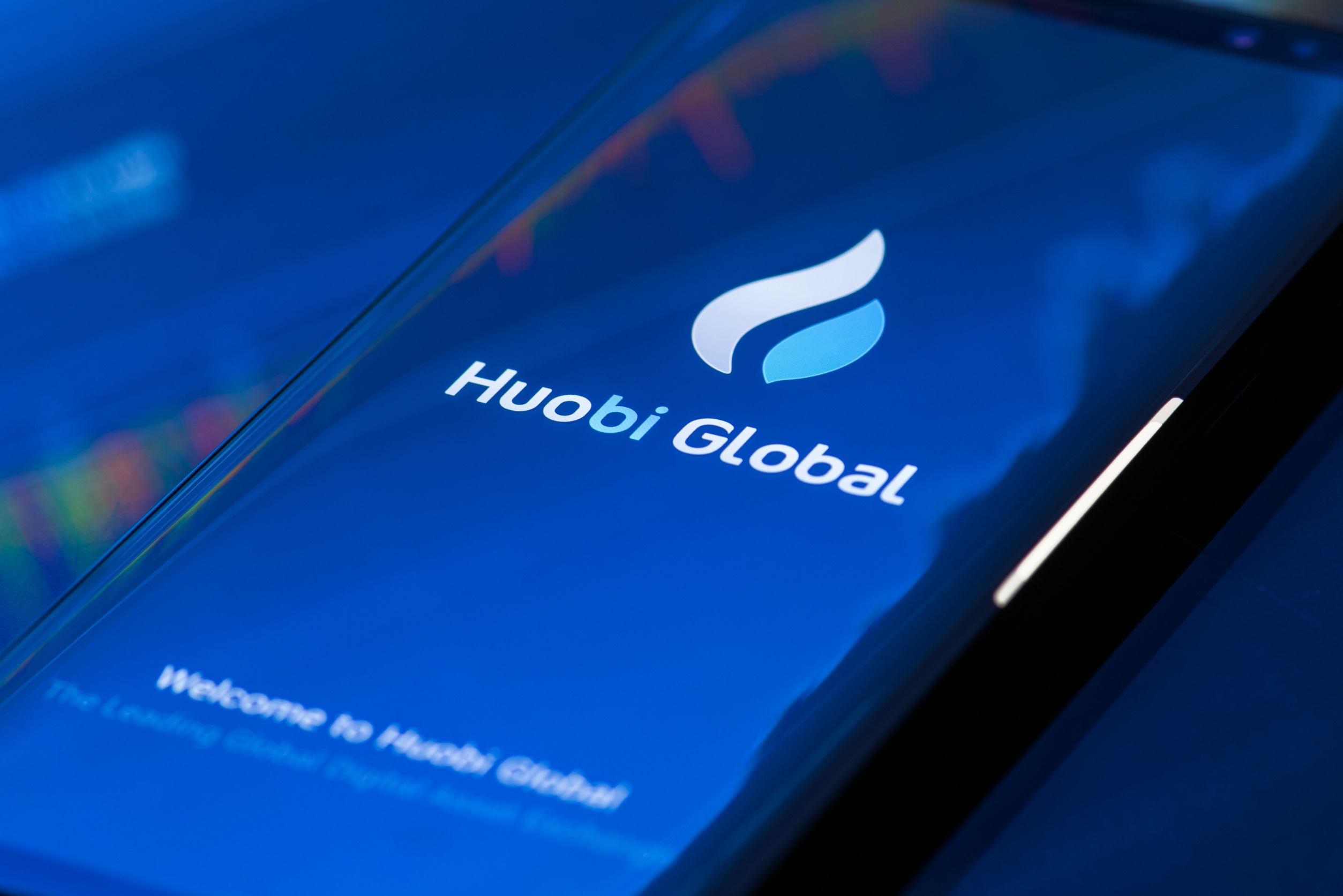Huobi Rushes to List PayPal's Stablecoin Amid Substantial Outflows