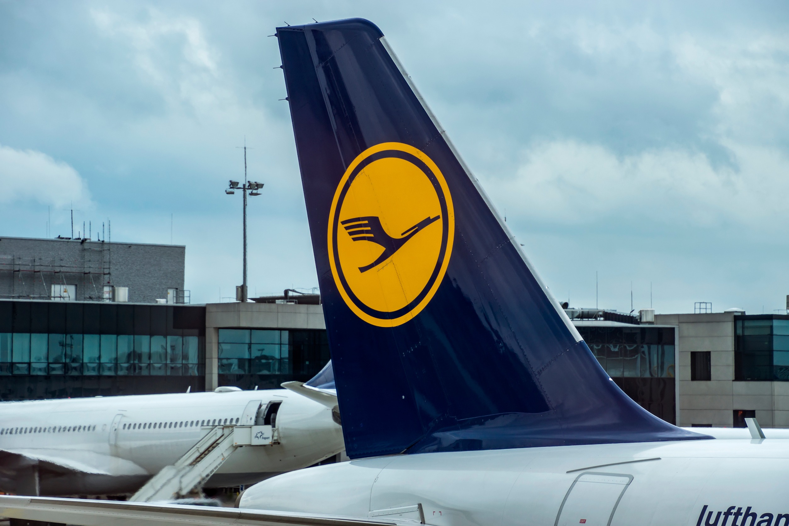 Lufthansa Seeks to Gamify Loyalty Program with NFTs Minted on Polygon