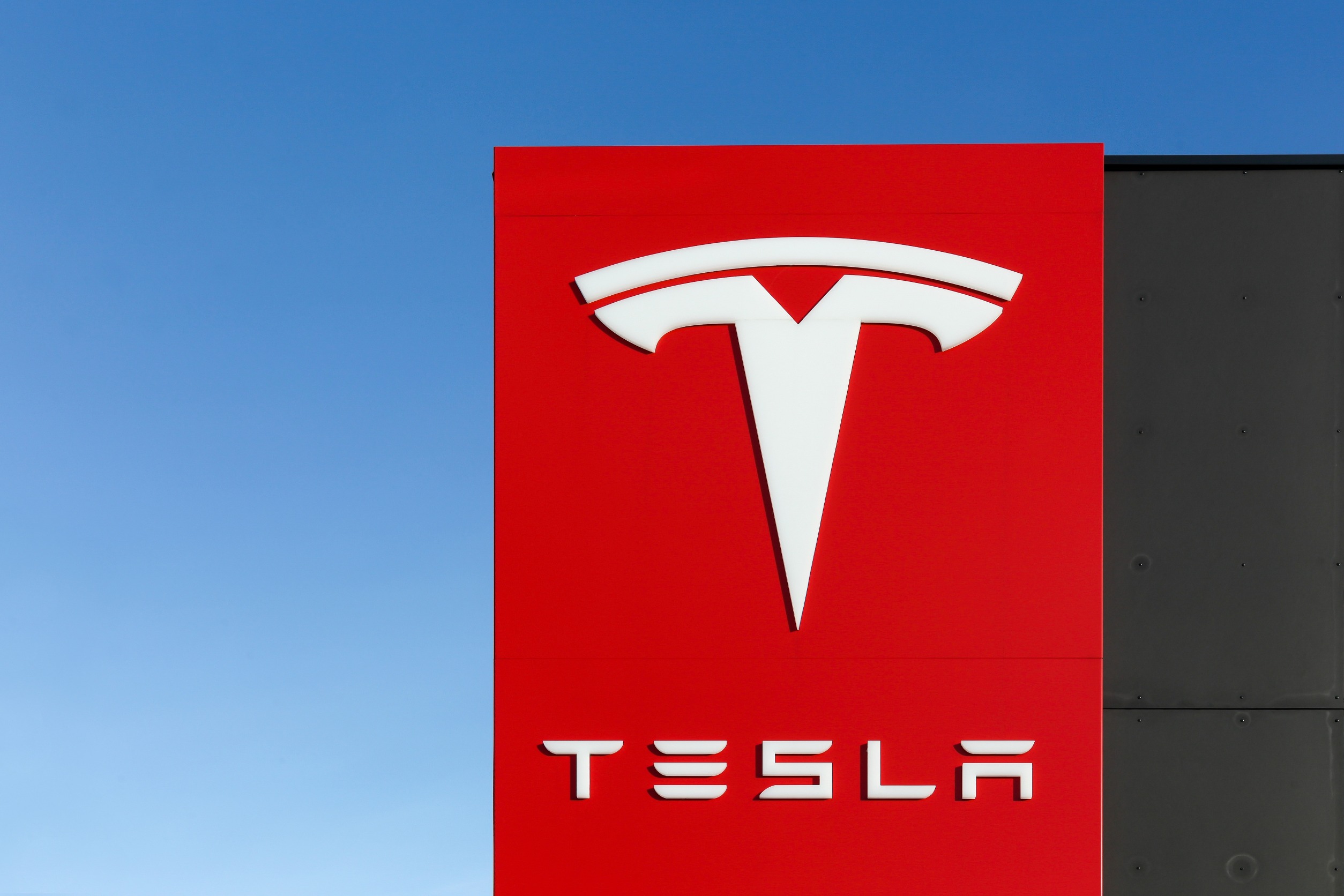 Tesla Continues Slide in Premarket After HSBC Sets $146 PT