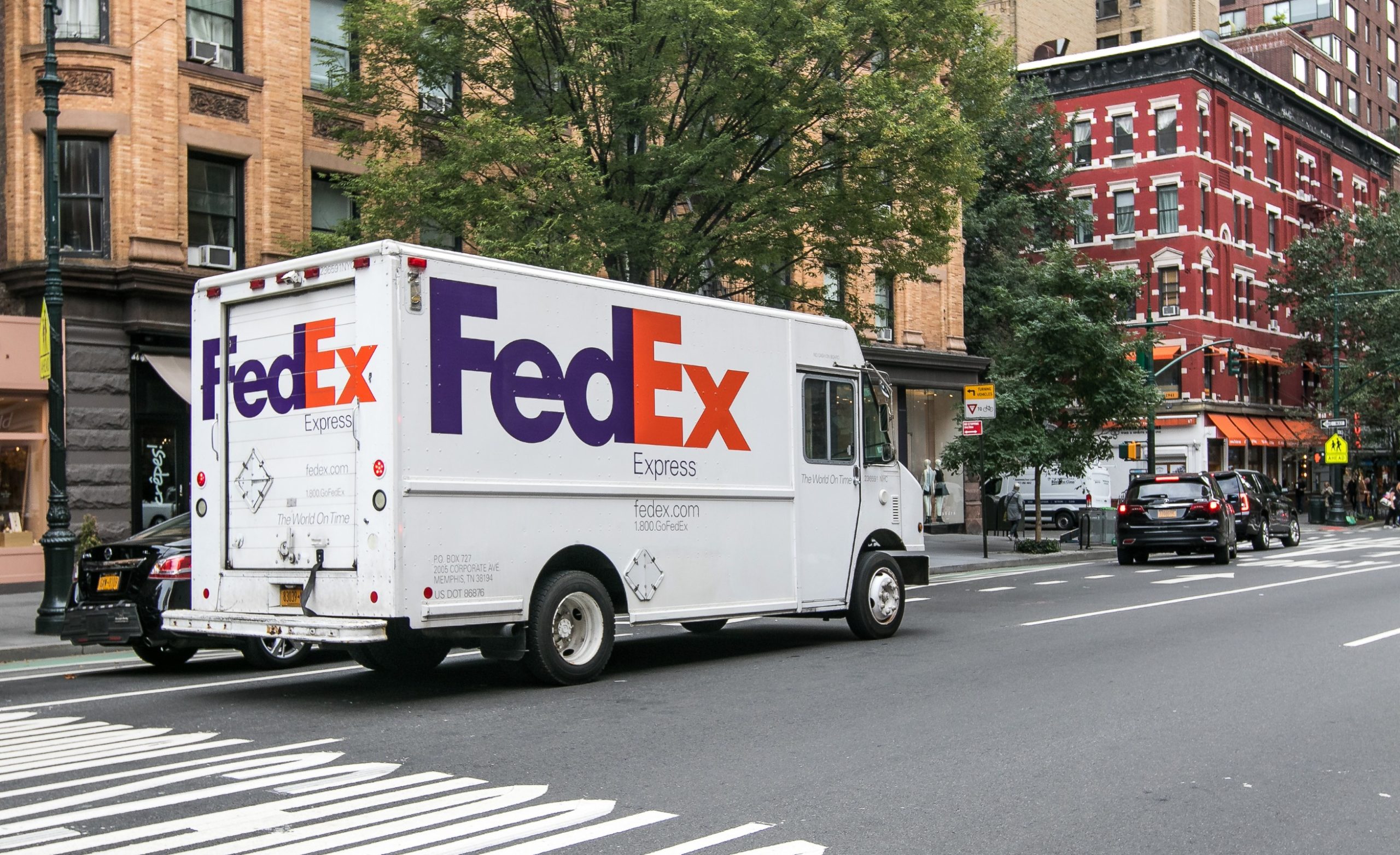 FedEx Q2 EPS Dips to $3.99; Stock Plunges in Premarket