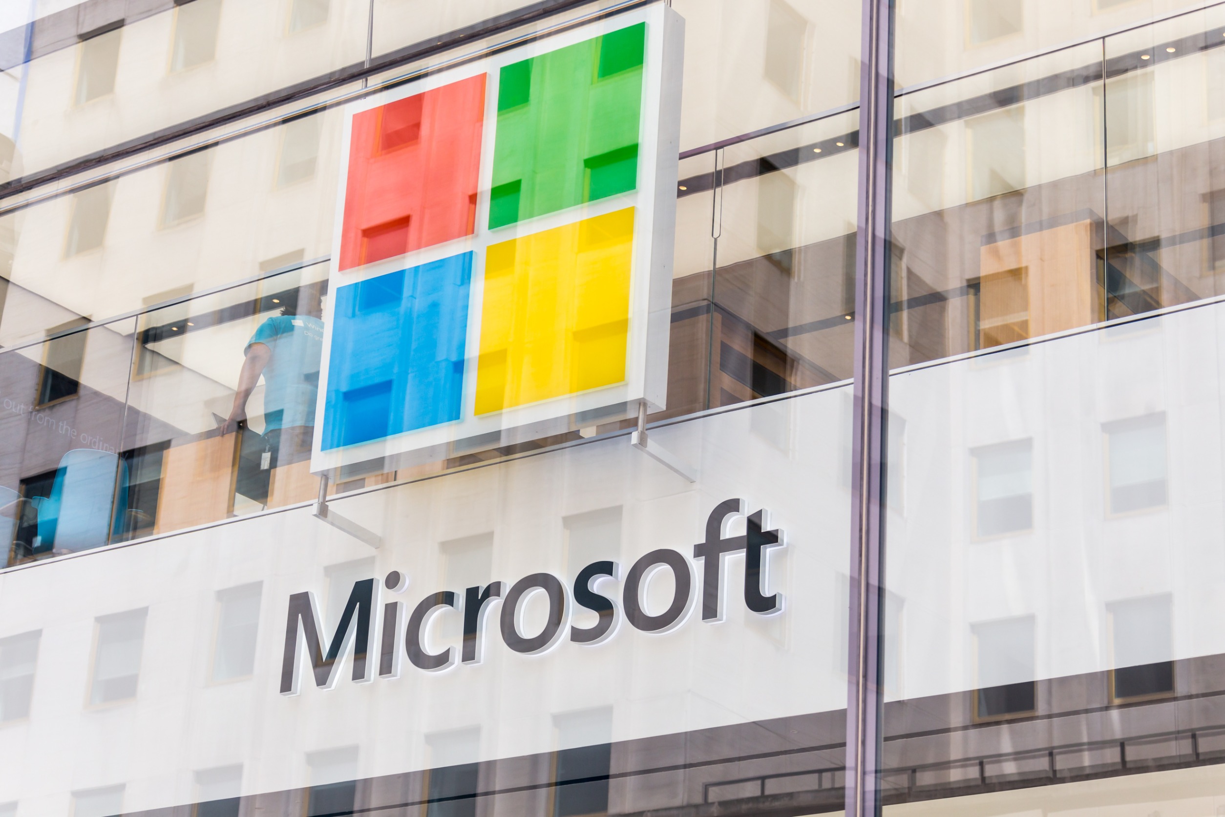 Earnings Watch: Microsoft's Strong Growth Anticipated, Alphabet's AI and Ad Market in Focus