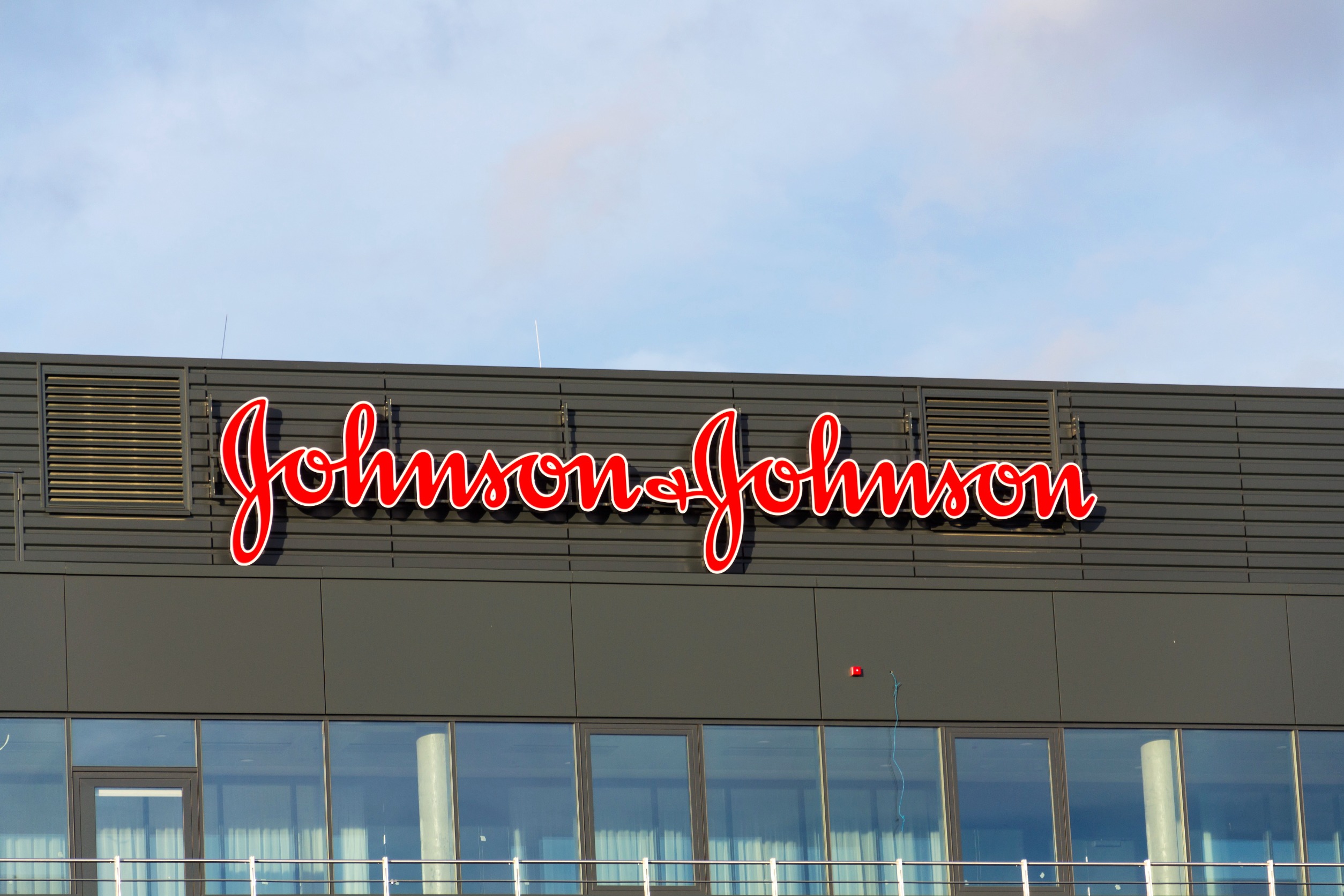 Johnson & Johnson (JNJ) Surpasses $2.28 EPS Expectation in Q4
