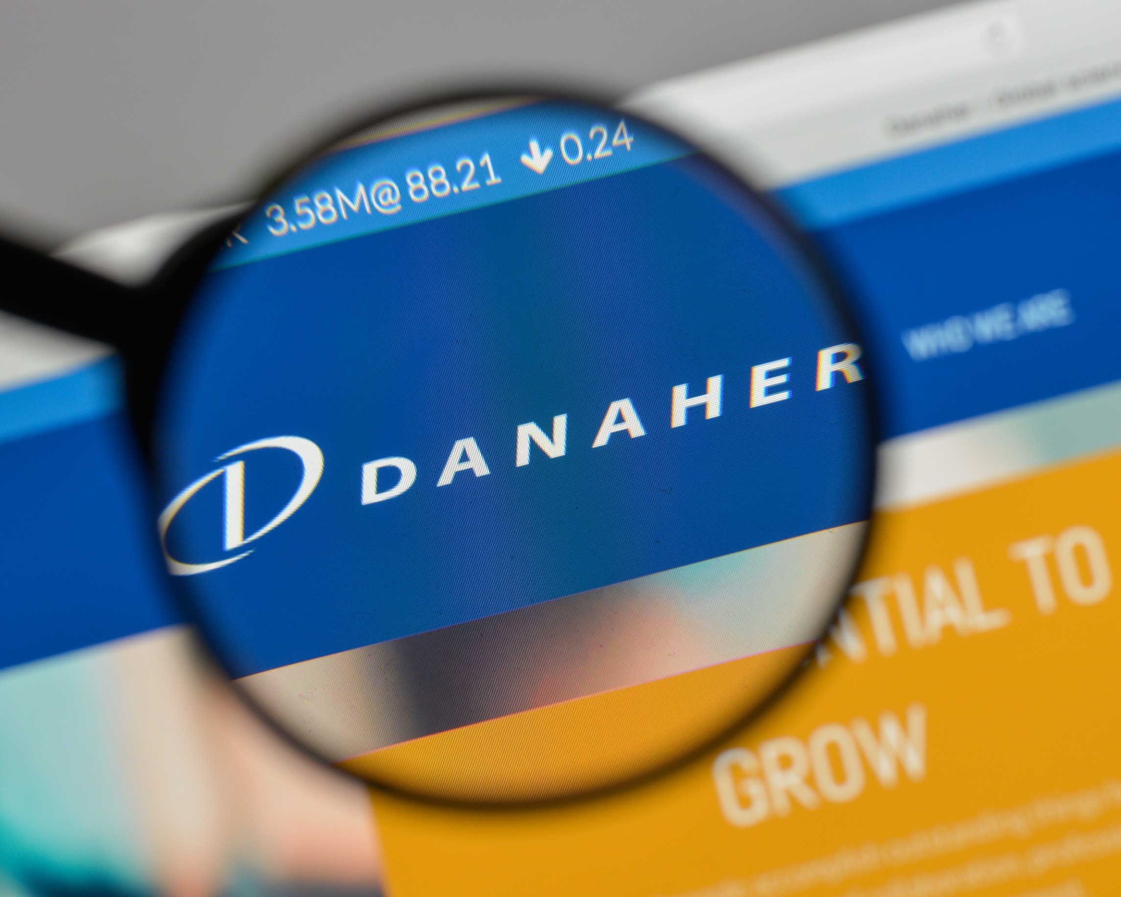 Danaher Corporation's (DHR) performance this quarter significantly surpassed analyst expectations, with an EPS and revenue that exceeded the projected figures of $1.89 and $6.02 billion, respectively.