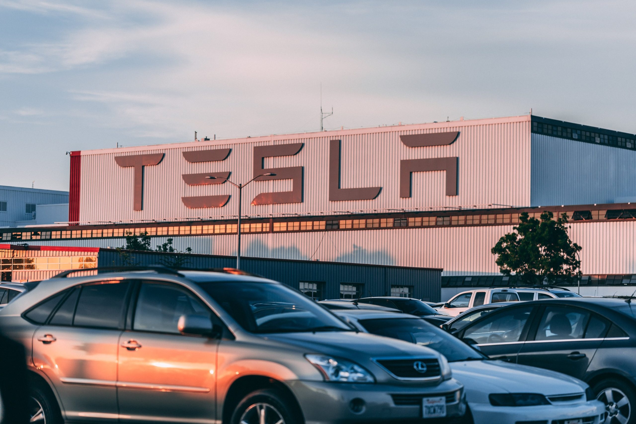 Tesla Shares Slide in Premarket After Musk Talks About AI Plans on X