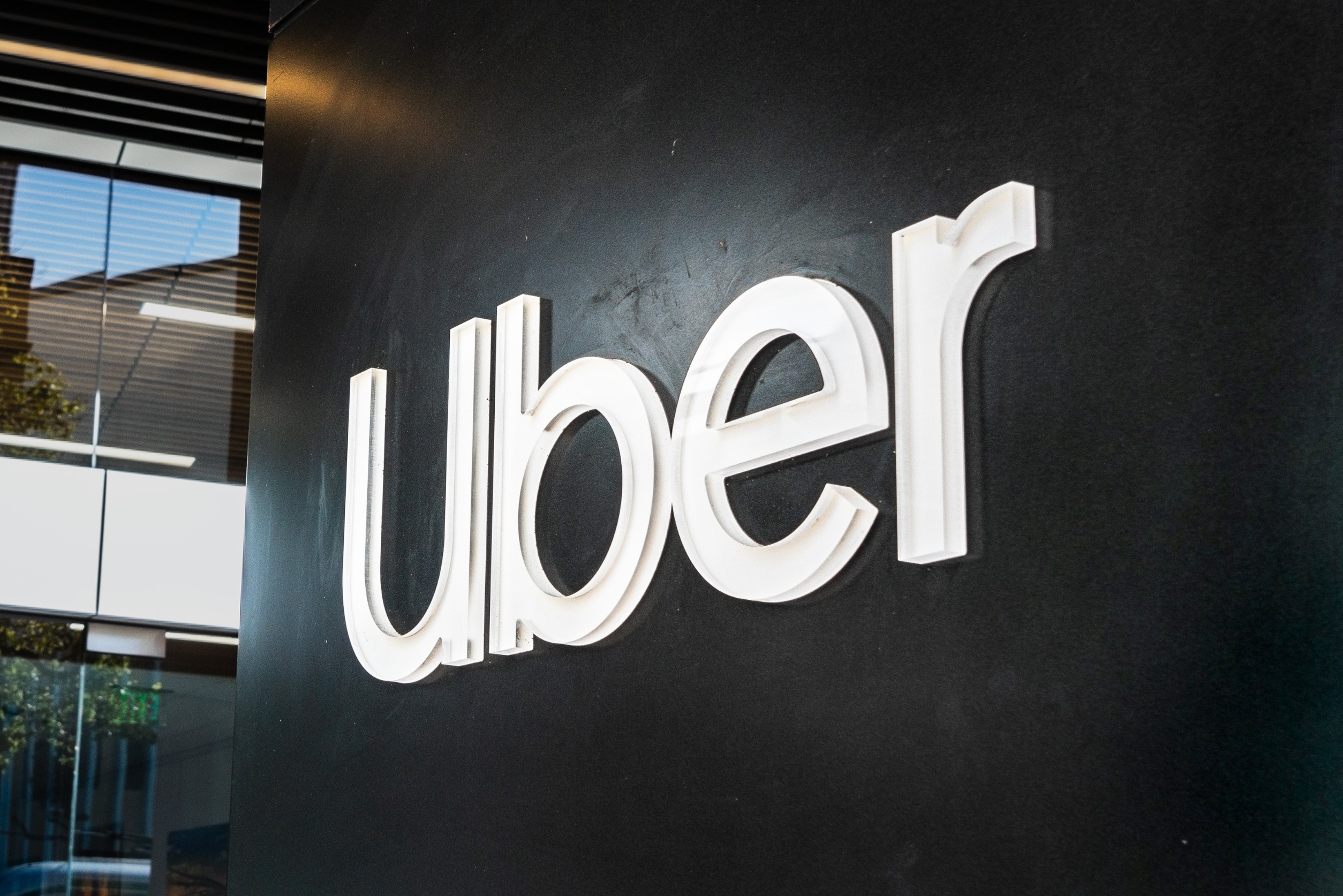 Uber's Q3 Results Beats Wall St. Estimates, But Shares Drop on Booking Concerns