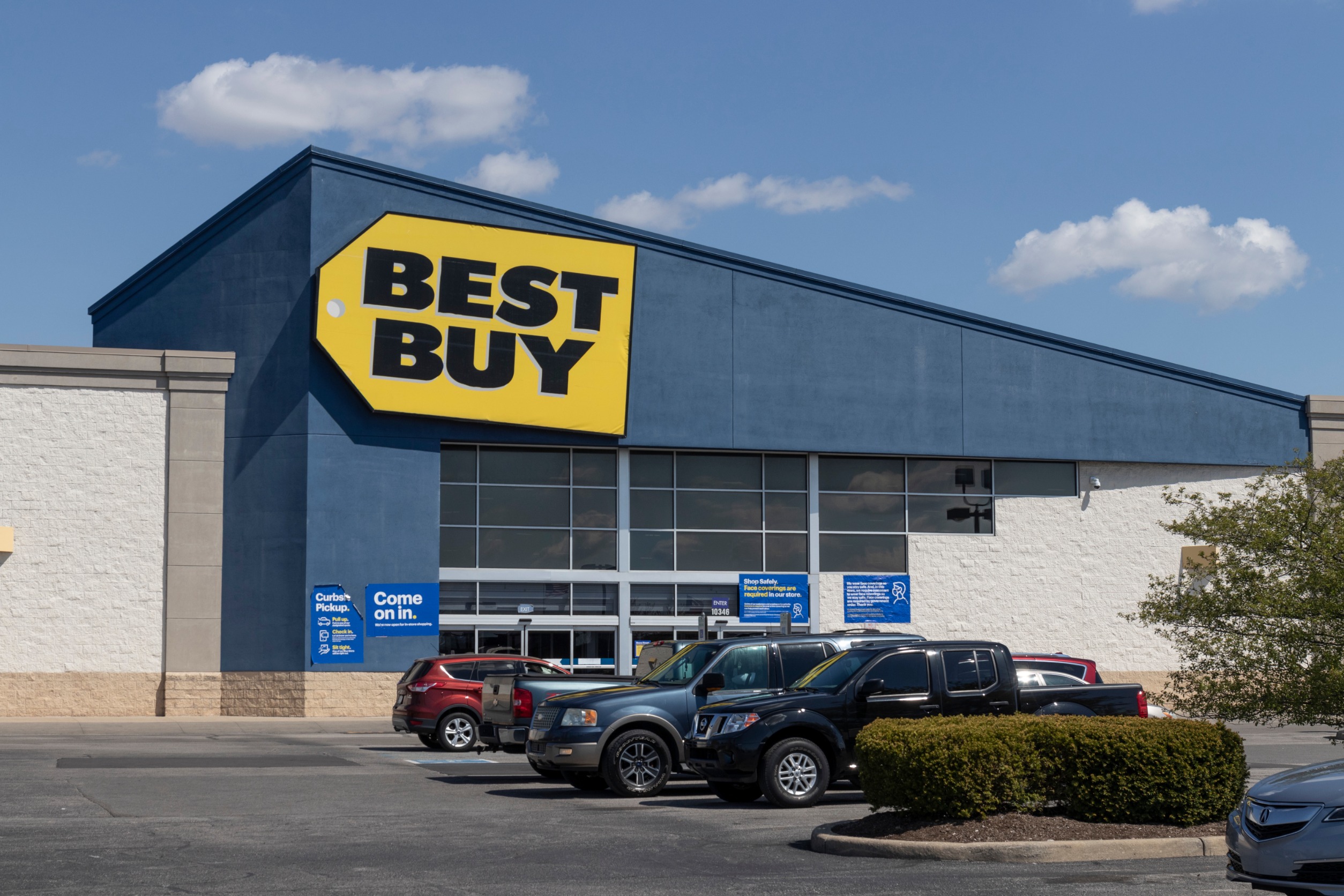 Best Buy's Fiscal Year 2025 Outlook: Revenue Projections and Strategic Initiatives