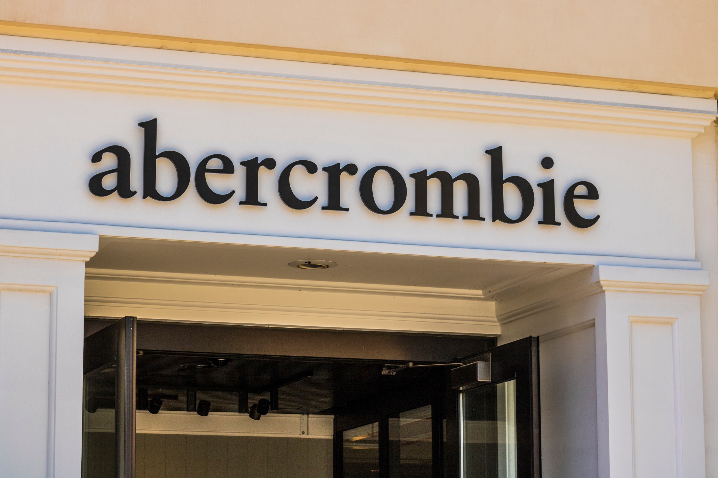 Abercrombie & Fitch Co. (ANF) Achieves 21% Net Sales Growth in Q4, Surpassing Expectations