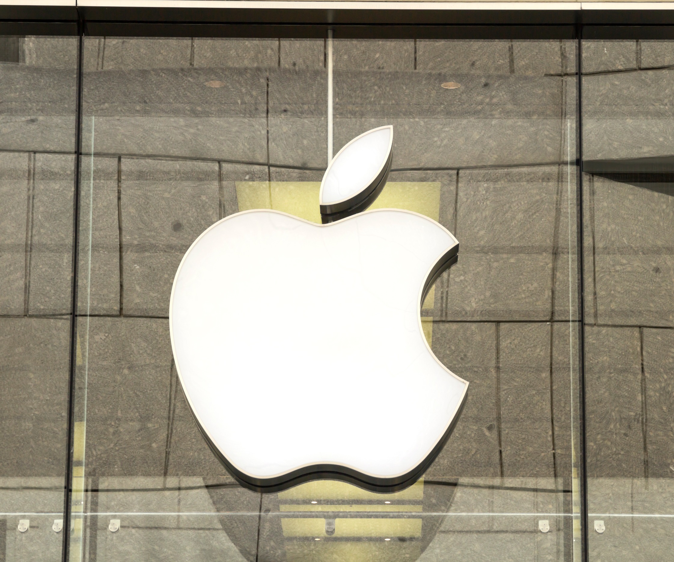 Apple's 2024 Outlook Amid Setbacks