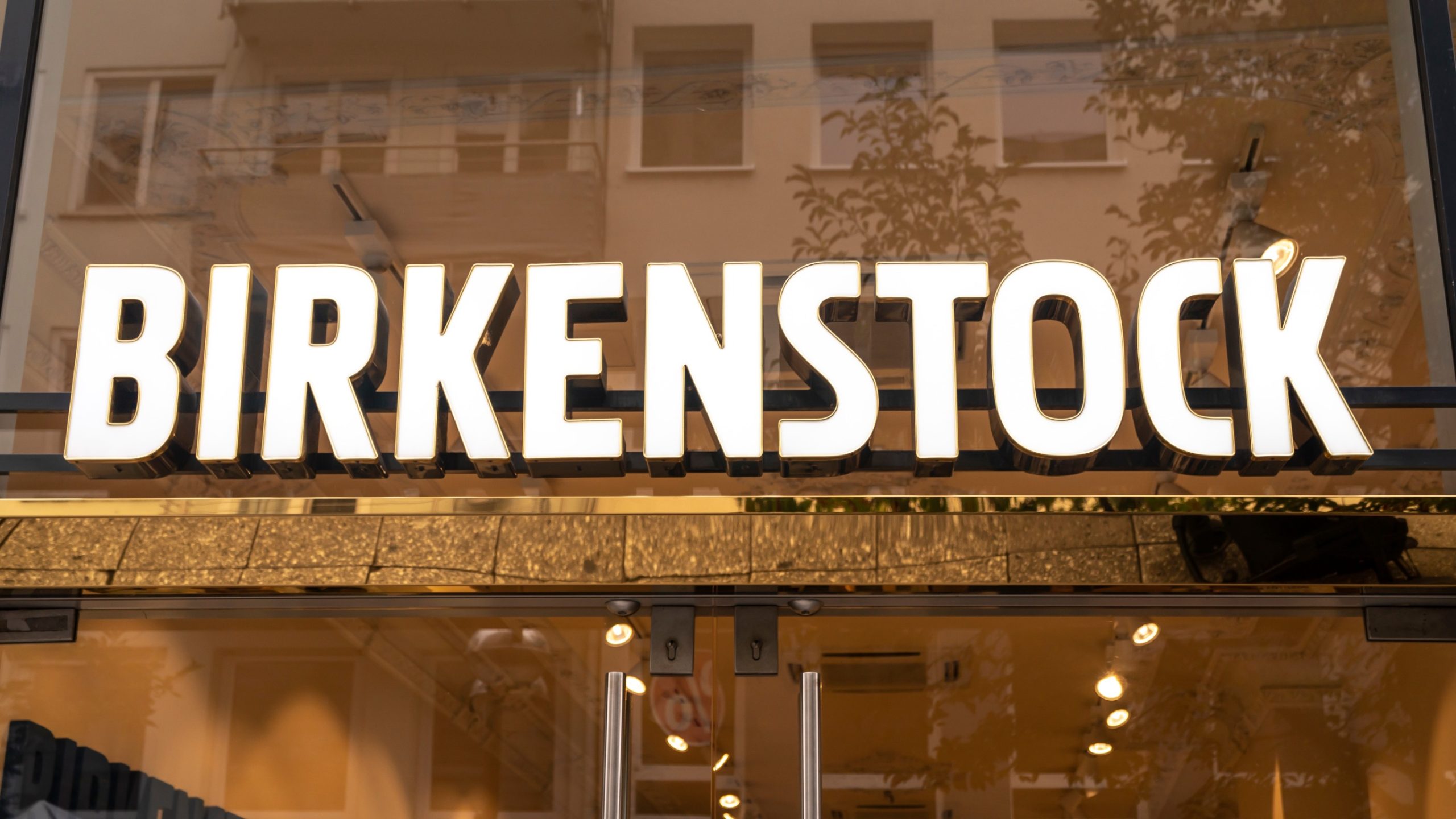 Birkenstock (BIRK) Reports Record Revenue of EUR 481M in Fiscal Q2, Ups Guidance