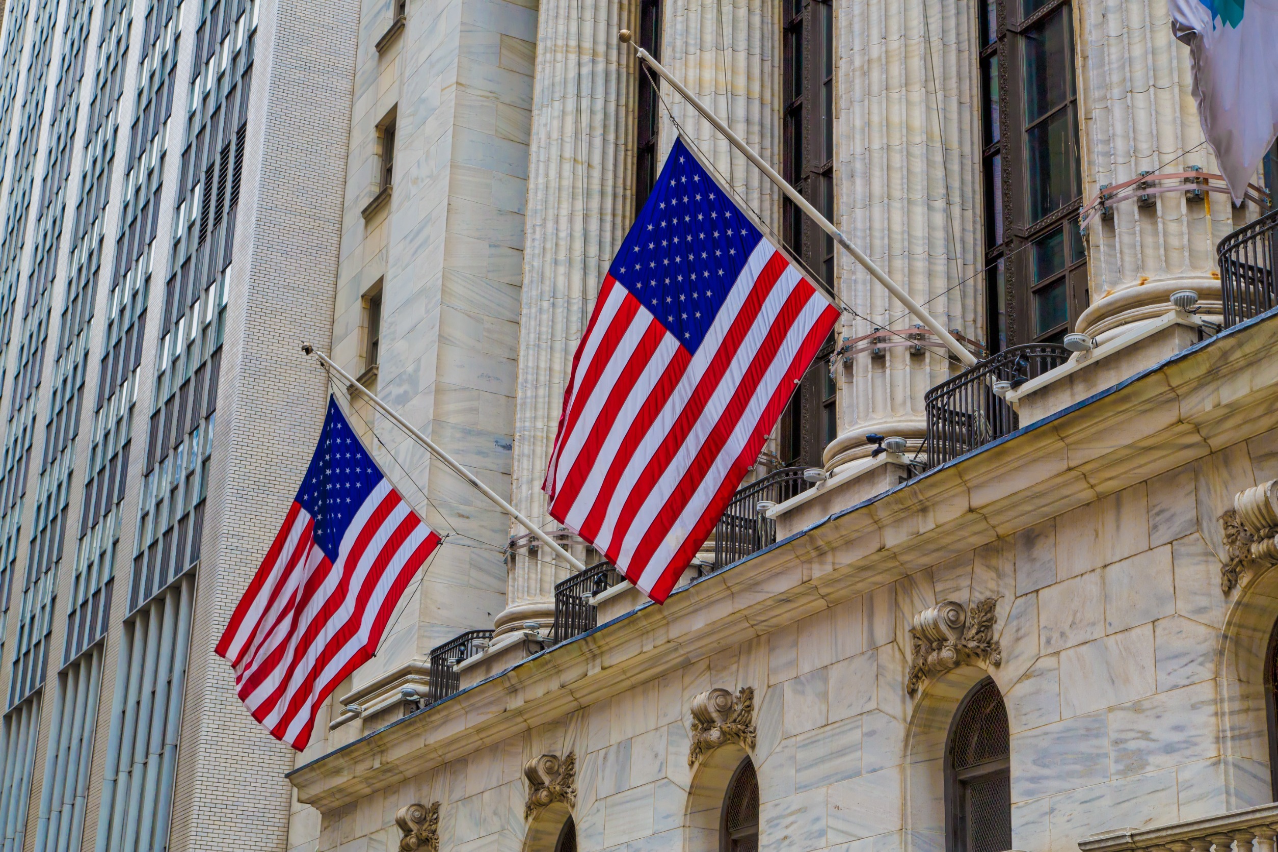 Core PCE Inflation Unchanged at 2.7% in April, SPX and DJIA Gain