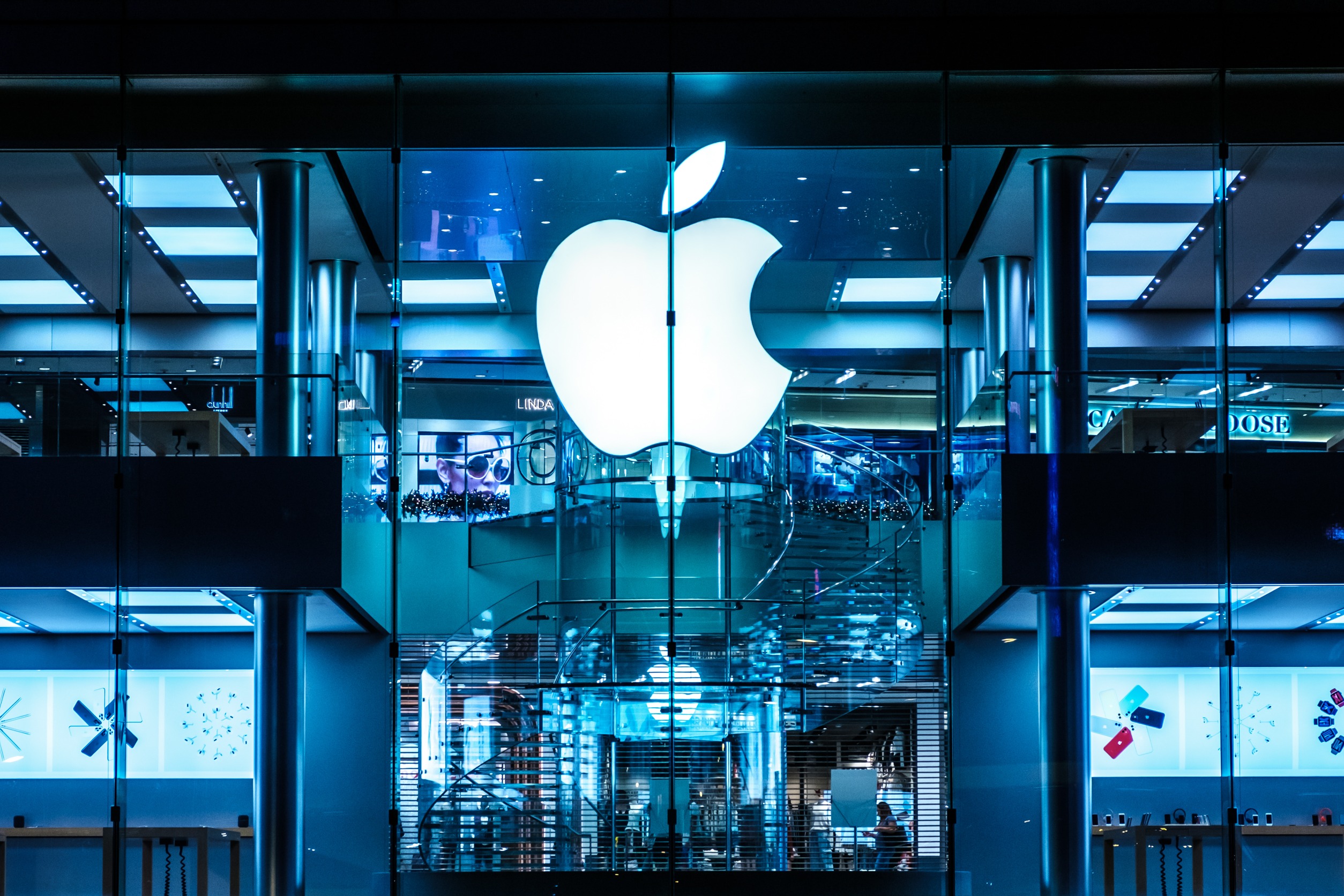 Apple stock sees gains as Analyst thinks AI Will drive iPhone longer and stronger