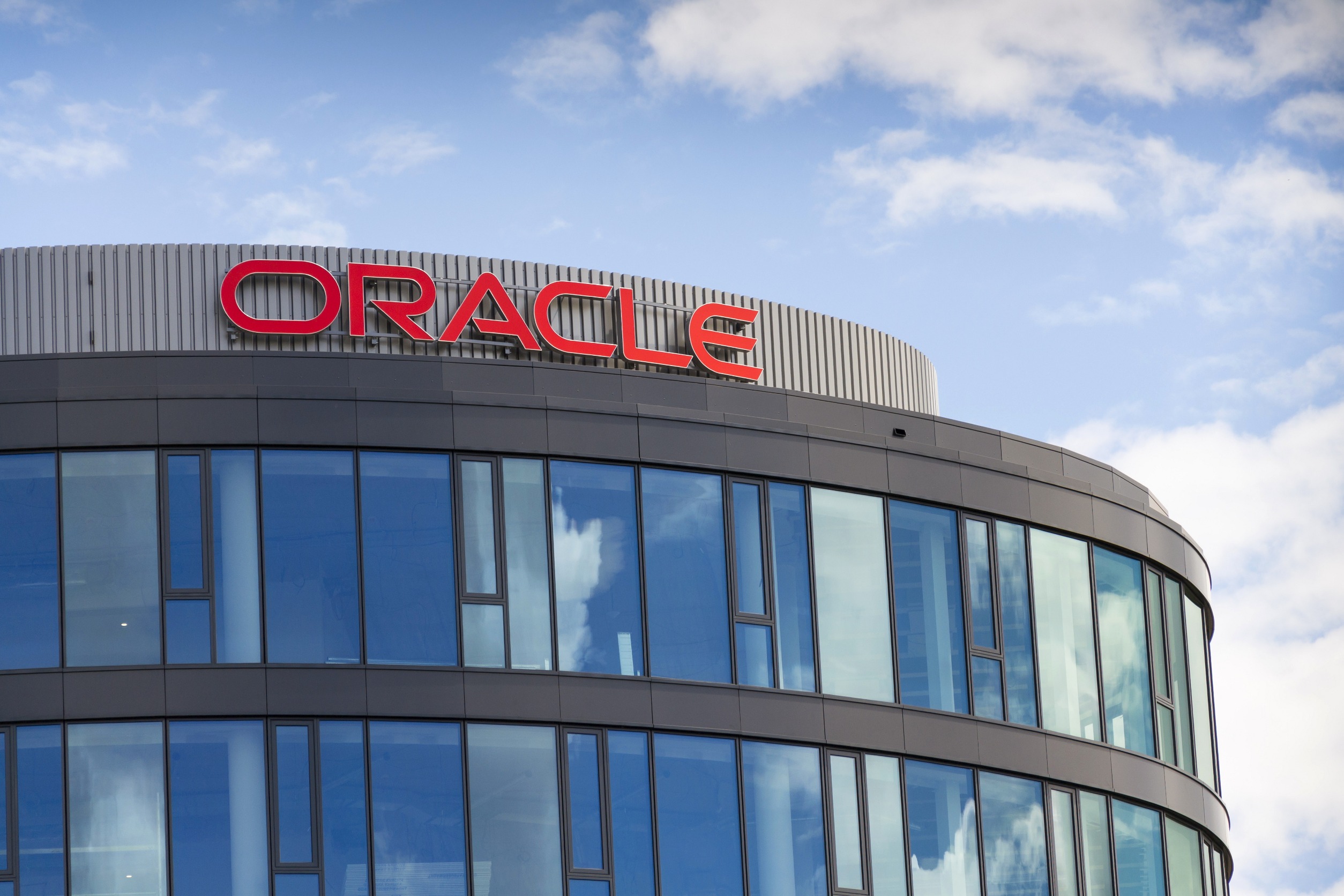 Oracle Misses Q4 Expectations but Stock Soars on Google and OpenAI Partnerships