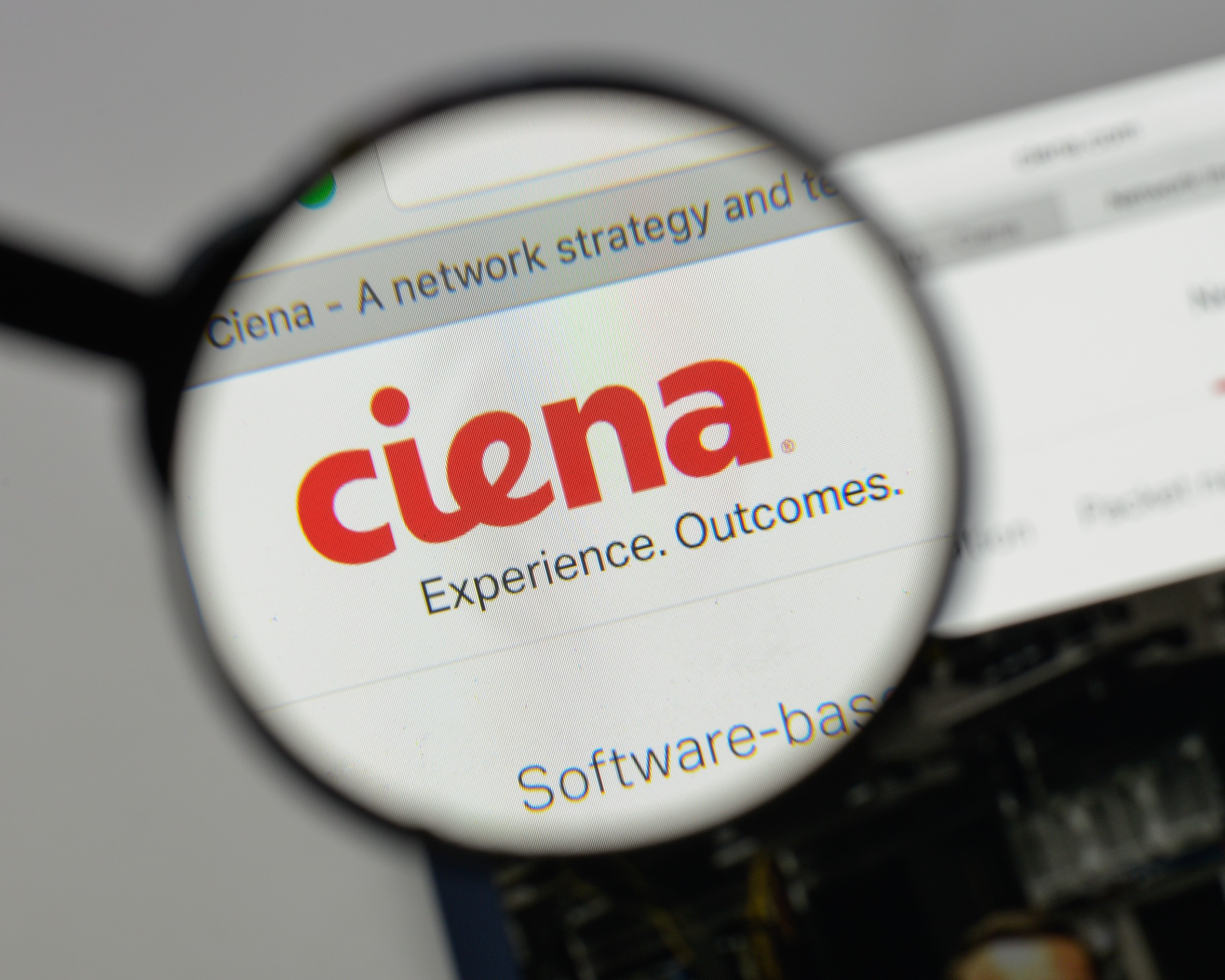 Ciena Beats Q2 Forecasts, Reports Significant Drop in EPS Y/Y
