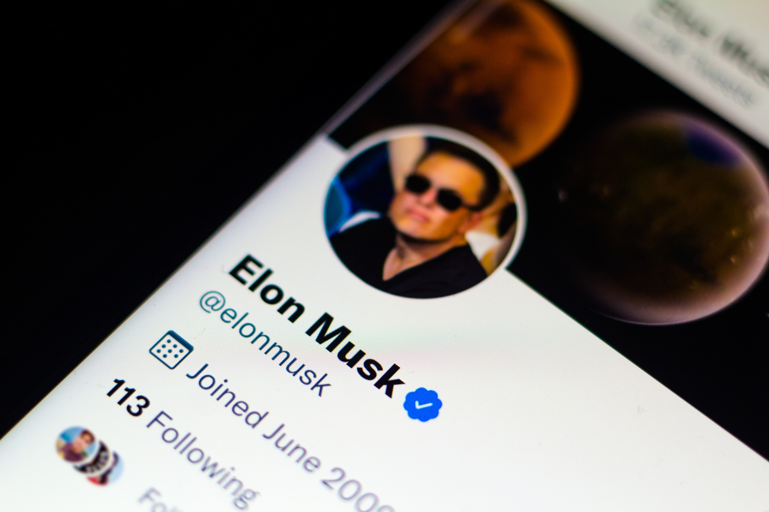 Rearview Mirror or Windshield? Musk Responds to Bill Gross' Tesla Criticism