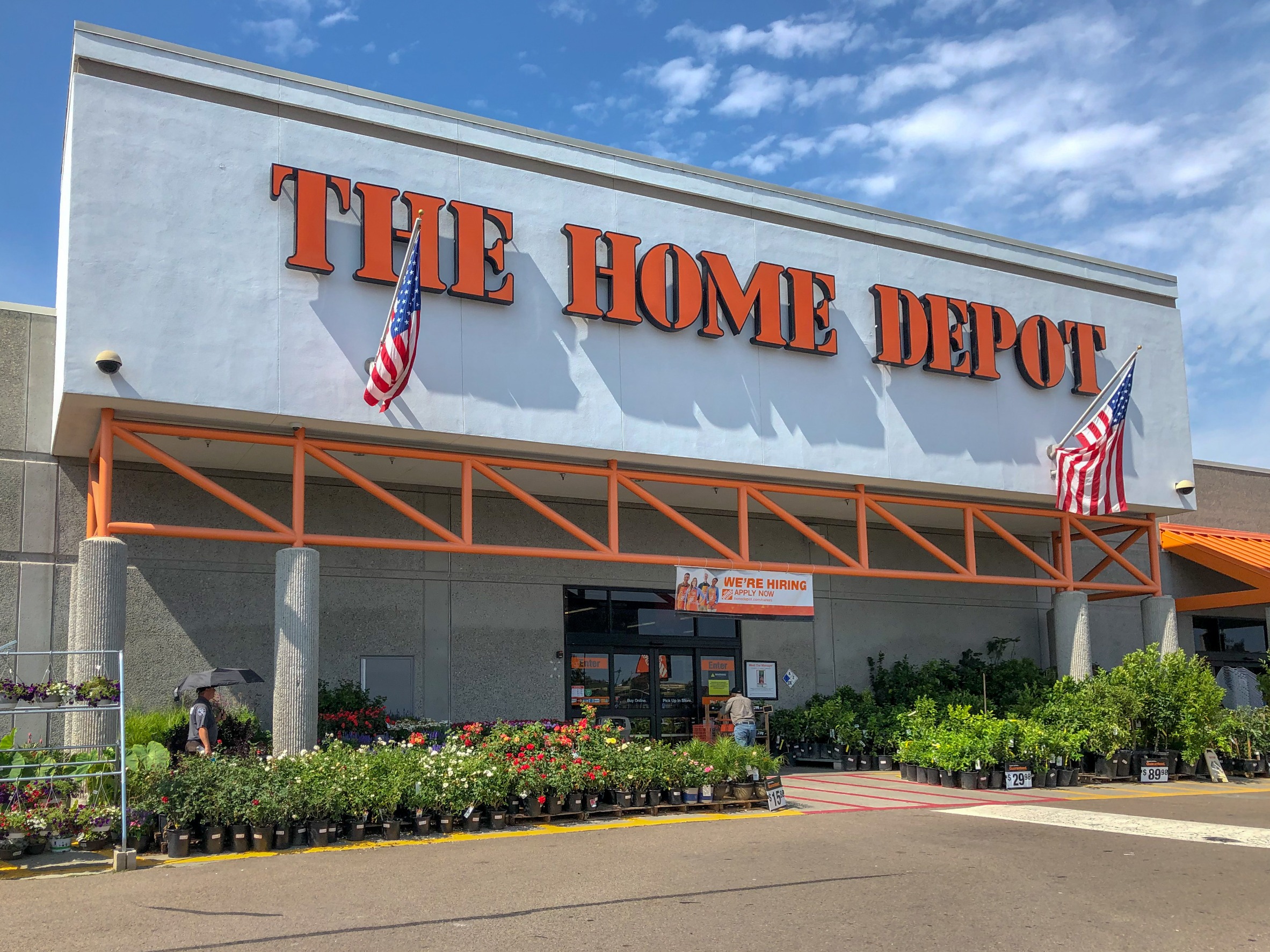 Home Depot's Fiscal Q2 Performance: $43.2 Billion in Total Sales Amid Challenges