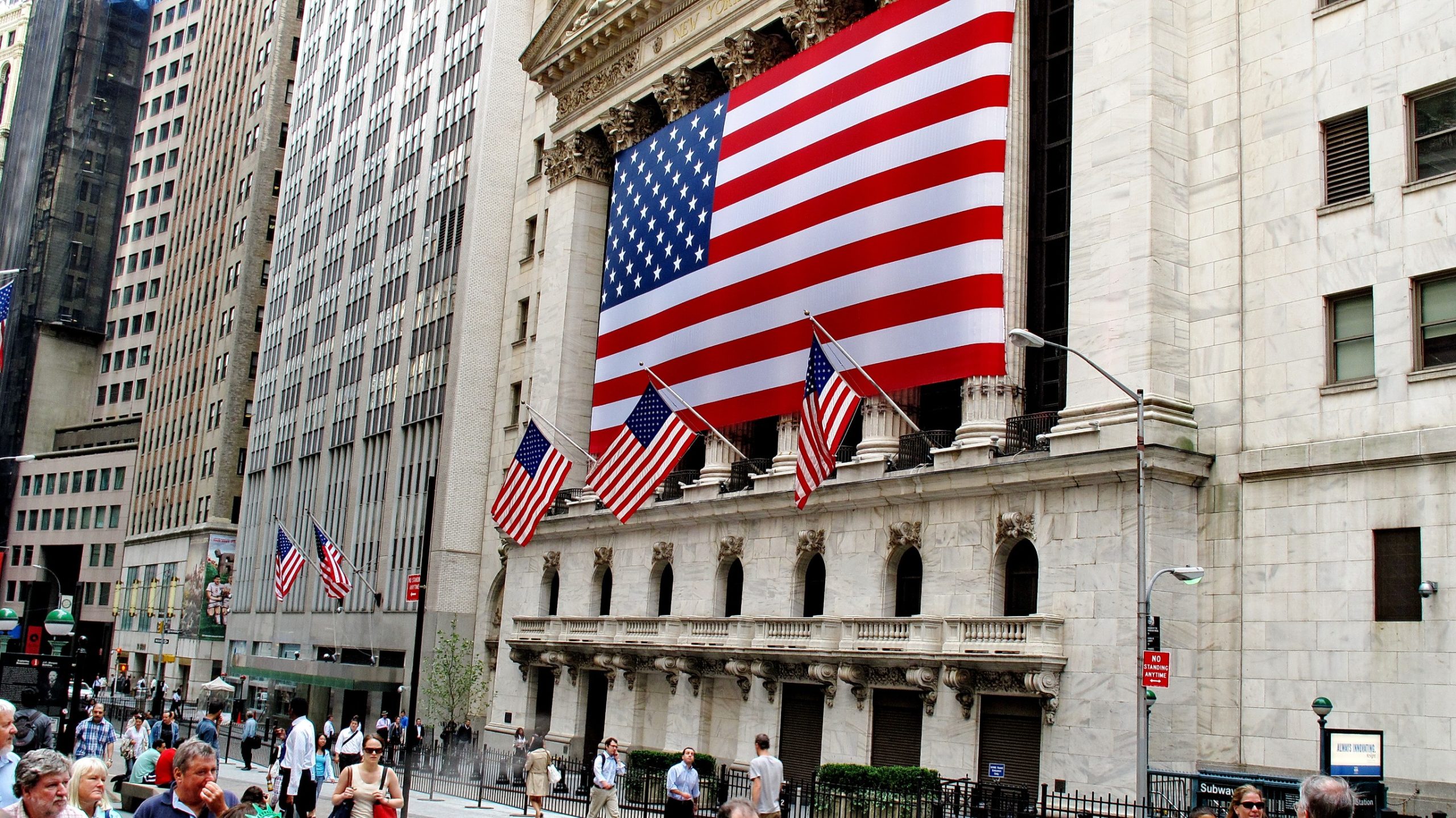 Powell Signals End of Rate Hikes, Wall Street Surges
