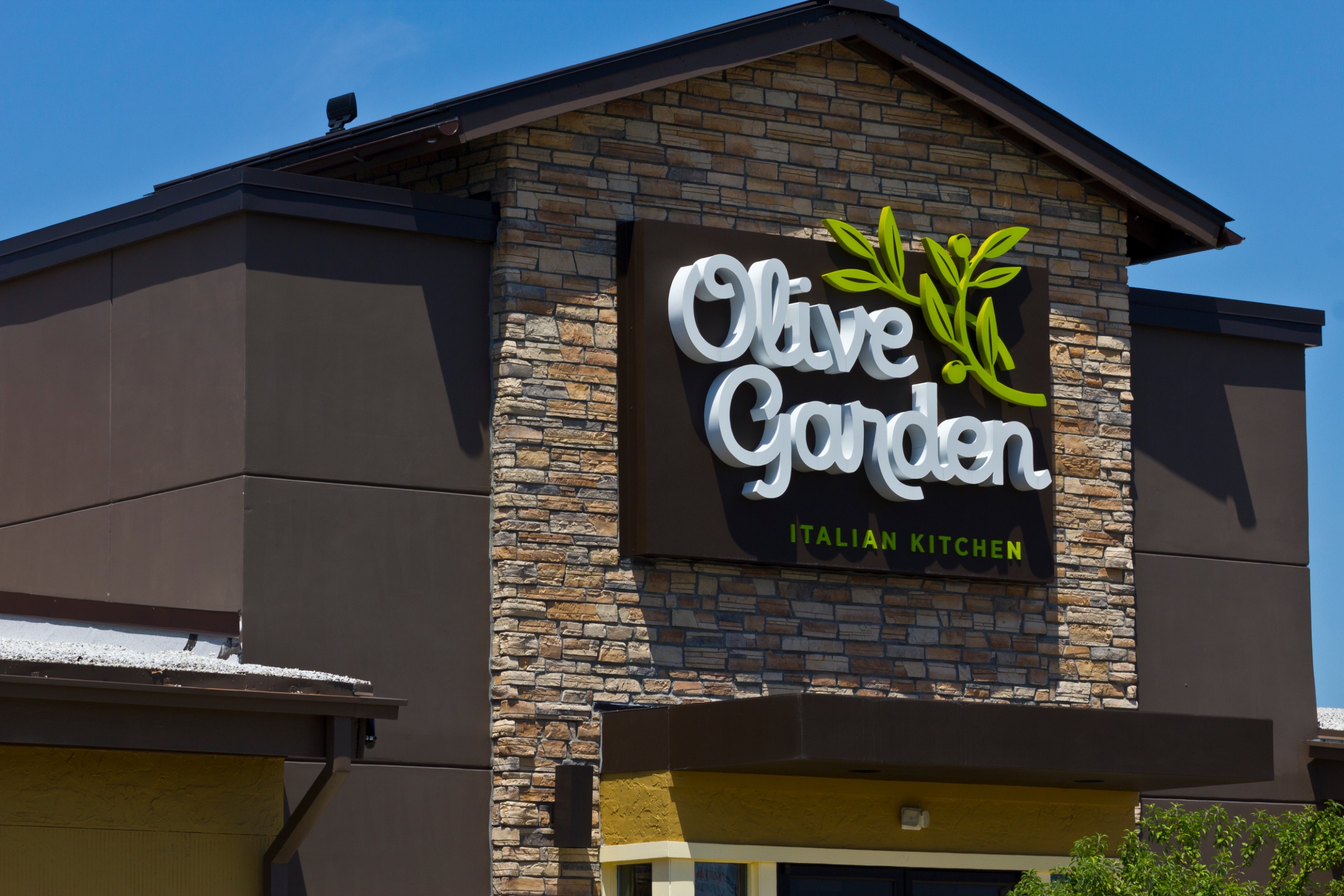 Olive Garden Parent Firm and Uber Cook Up Delivery Partnership, Stocks Gain