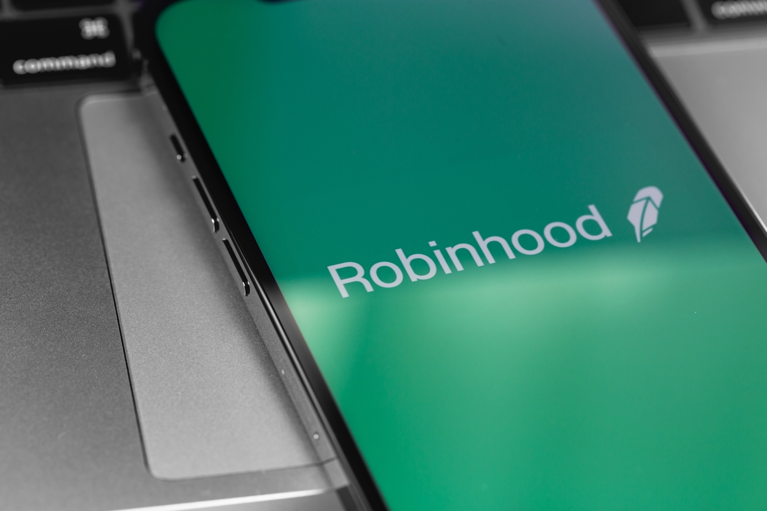 HOOD Jumps as Robinhood Markets Debuts US Election Trading