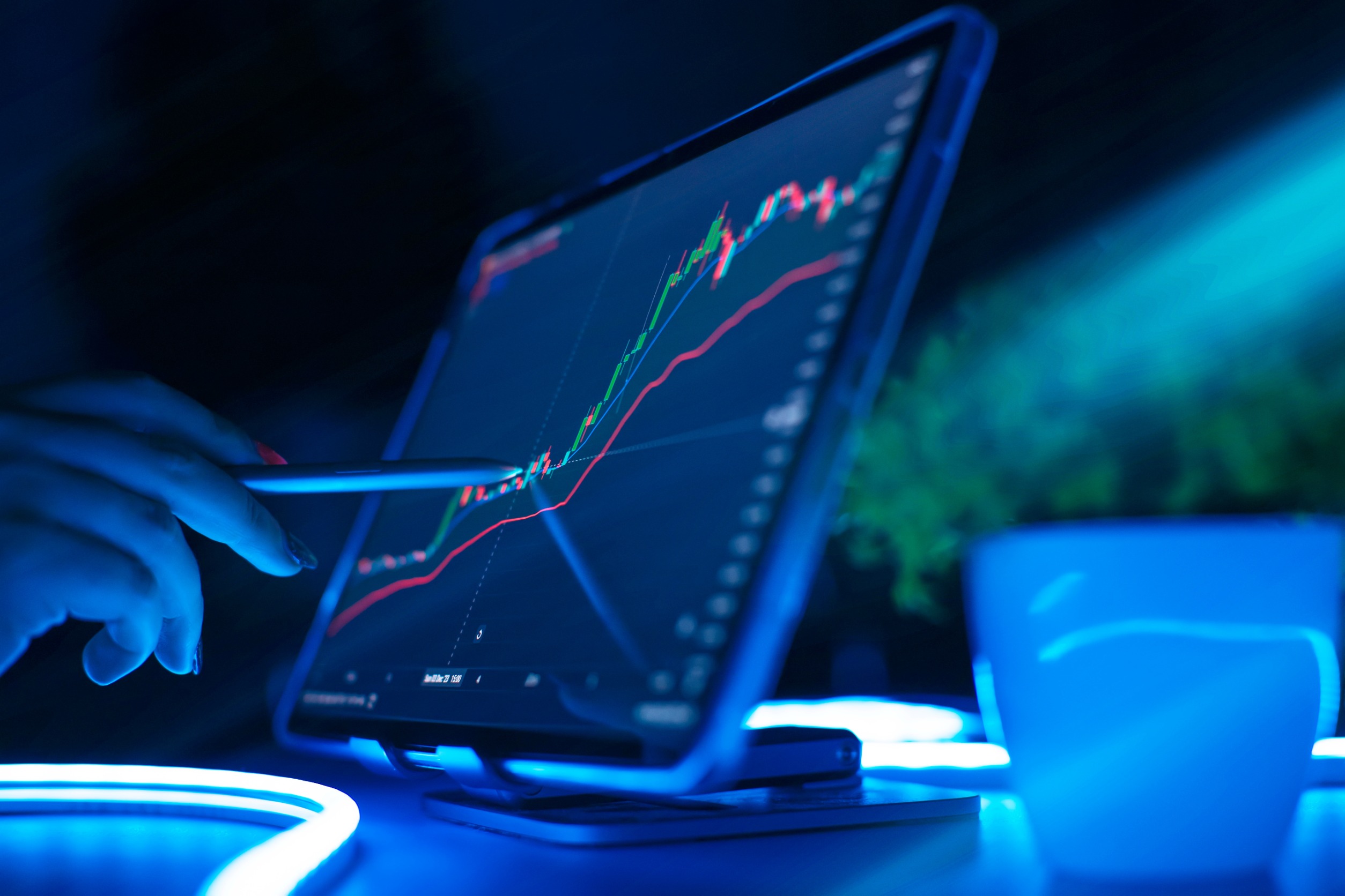 Charles Schwab (SCHW) Hits 52-Week High Amid Substantial Growth in Sweep Cash