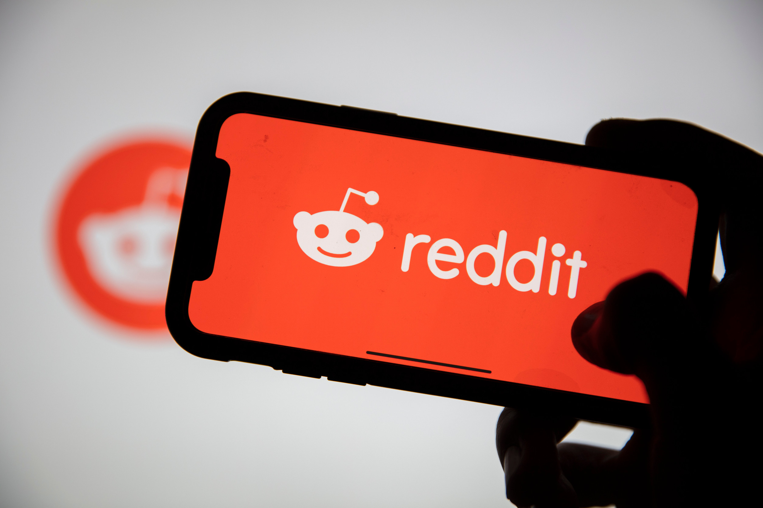 What's the Outlook for Reddit's Stock in 2025?