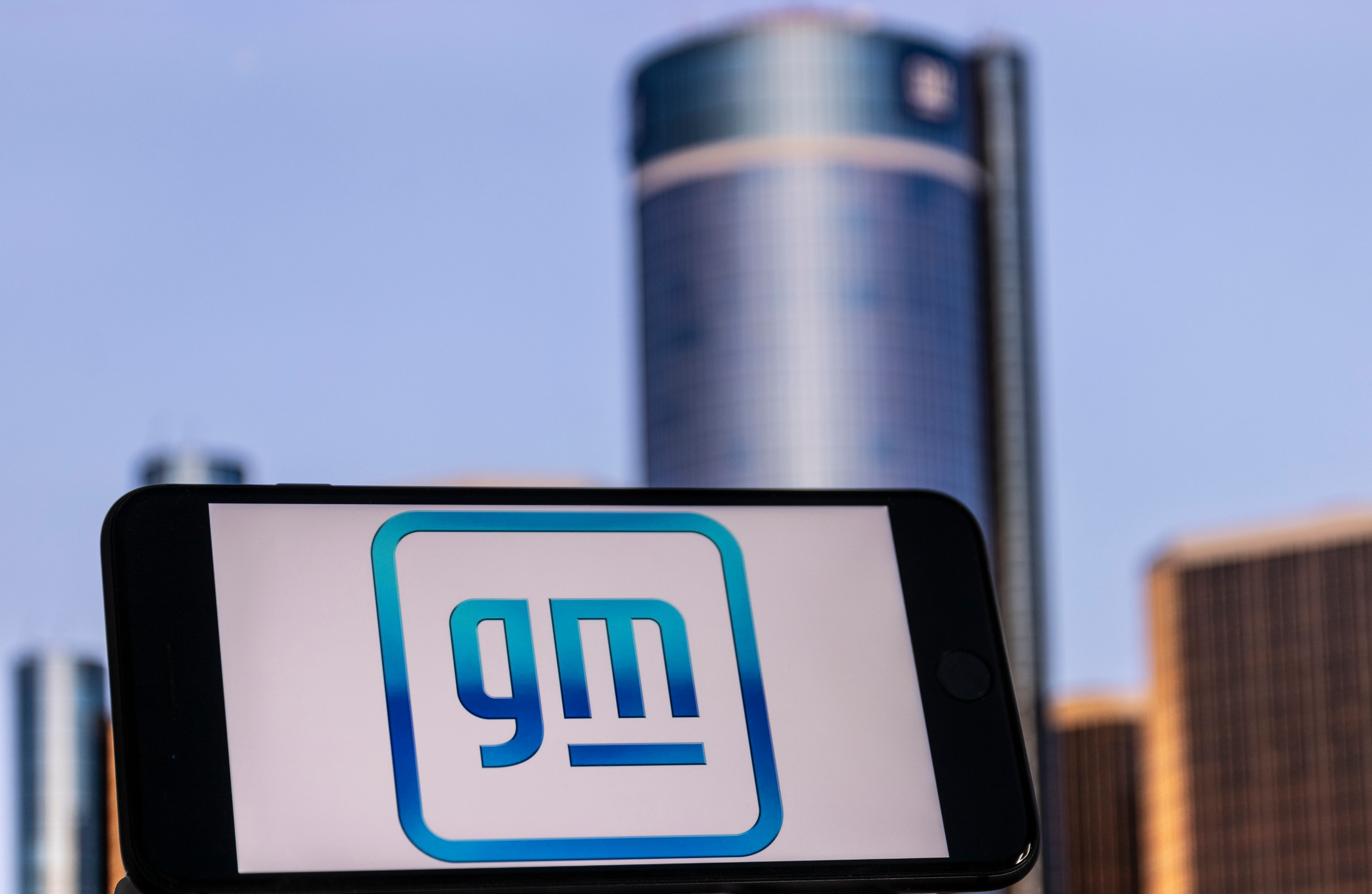 GM Faces Scrutiny as 877,710 Vehicles Investigated for Engine Issues