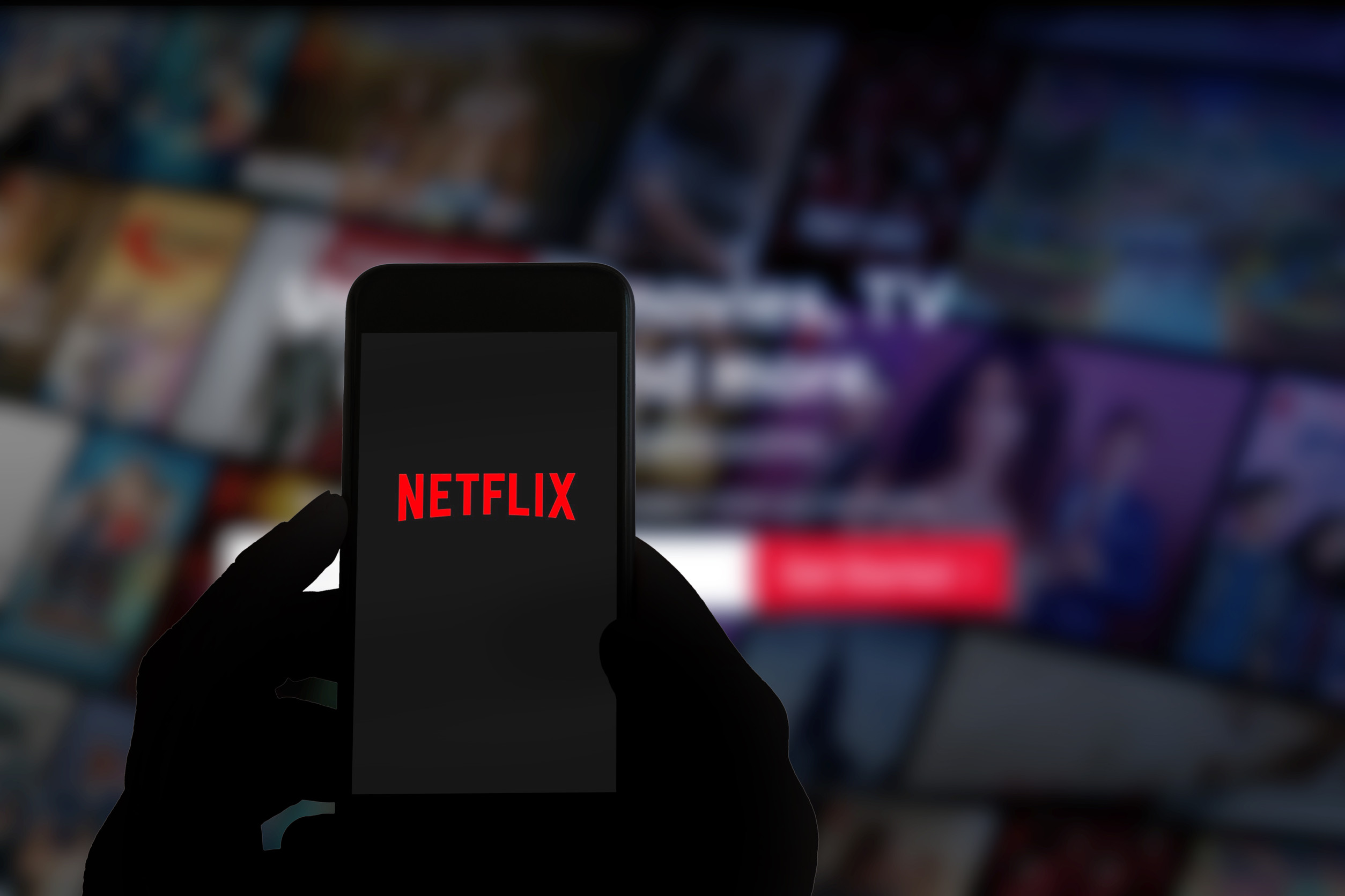 Wolfe Research Upgrades Netflix's Stock, Sets $1,100 Target Amid Recent Surge