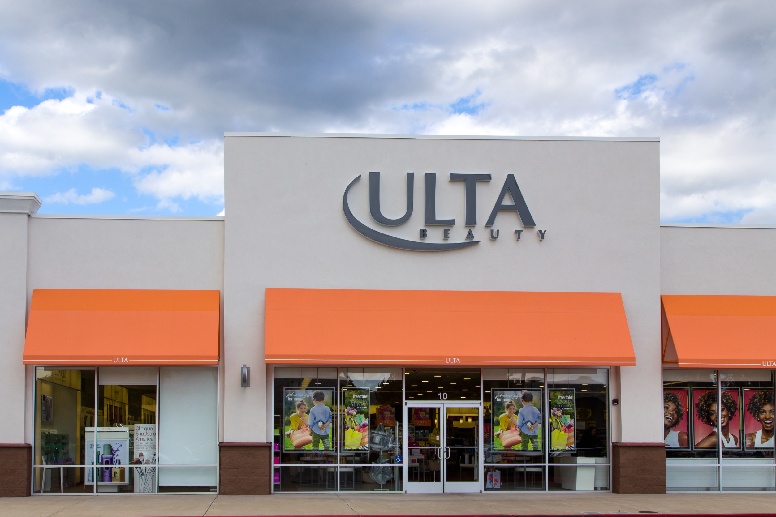 Ulta Beauty Projects Operating Margin Above 12.4%, Announces Leadership Transition