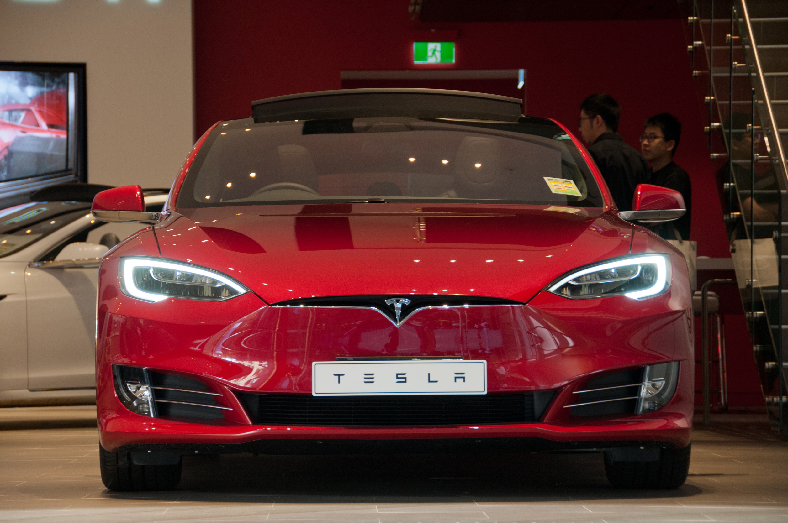 Tesla's German Sales Plummet Amid Broader Political Backlash in Europe