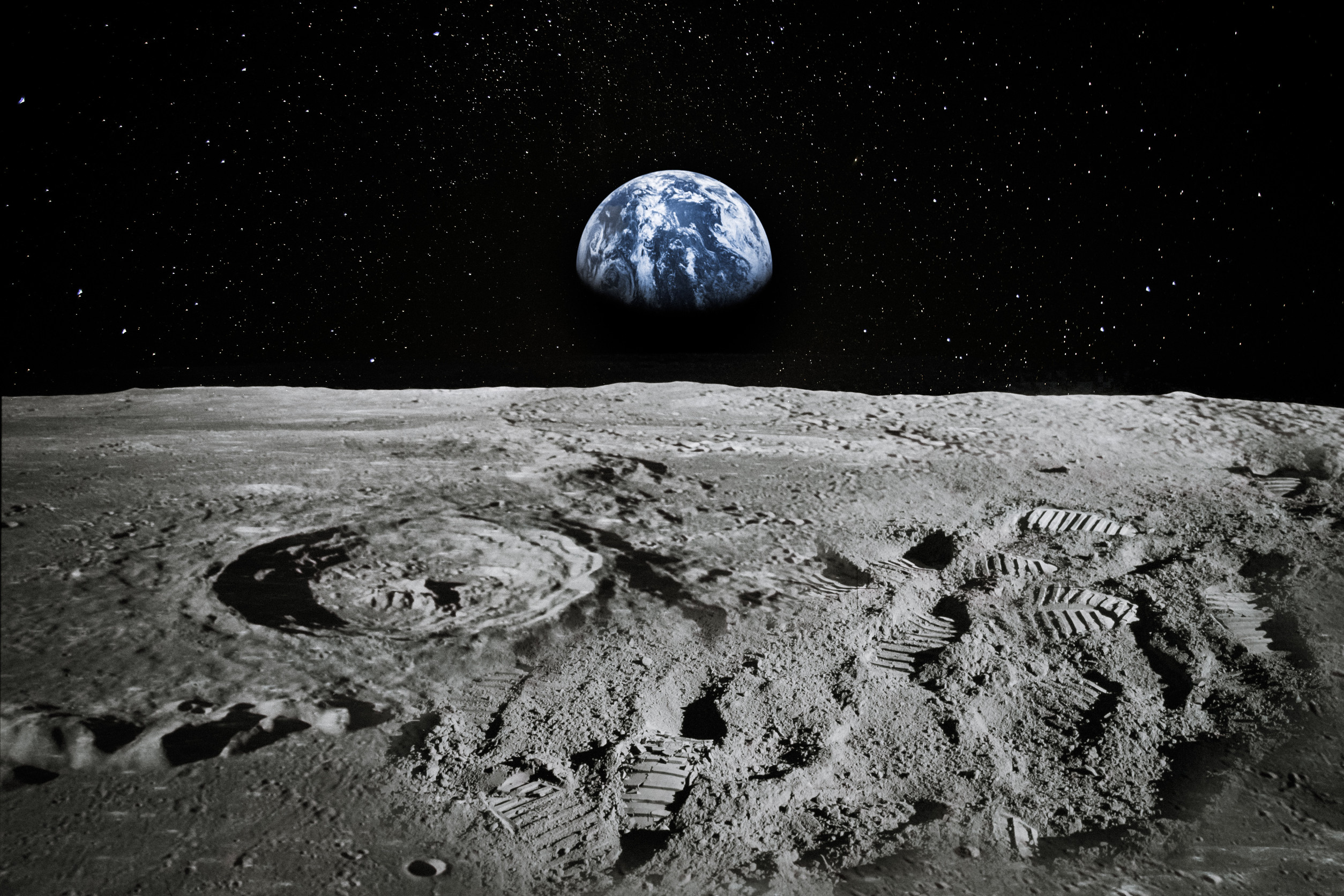 LUNR Gains as Intuitive Machines' Athena Lander Set to Explore Moon for Water Ice
