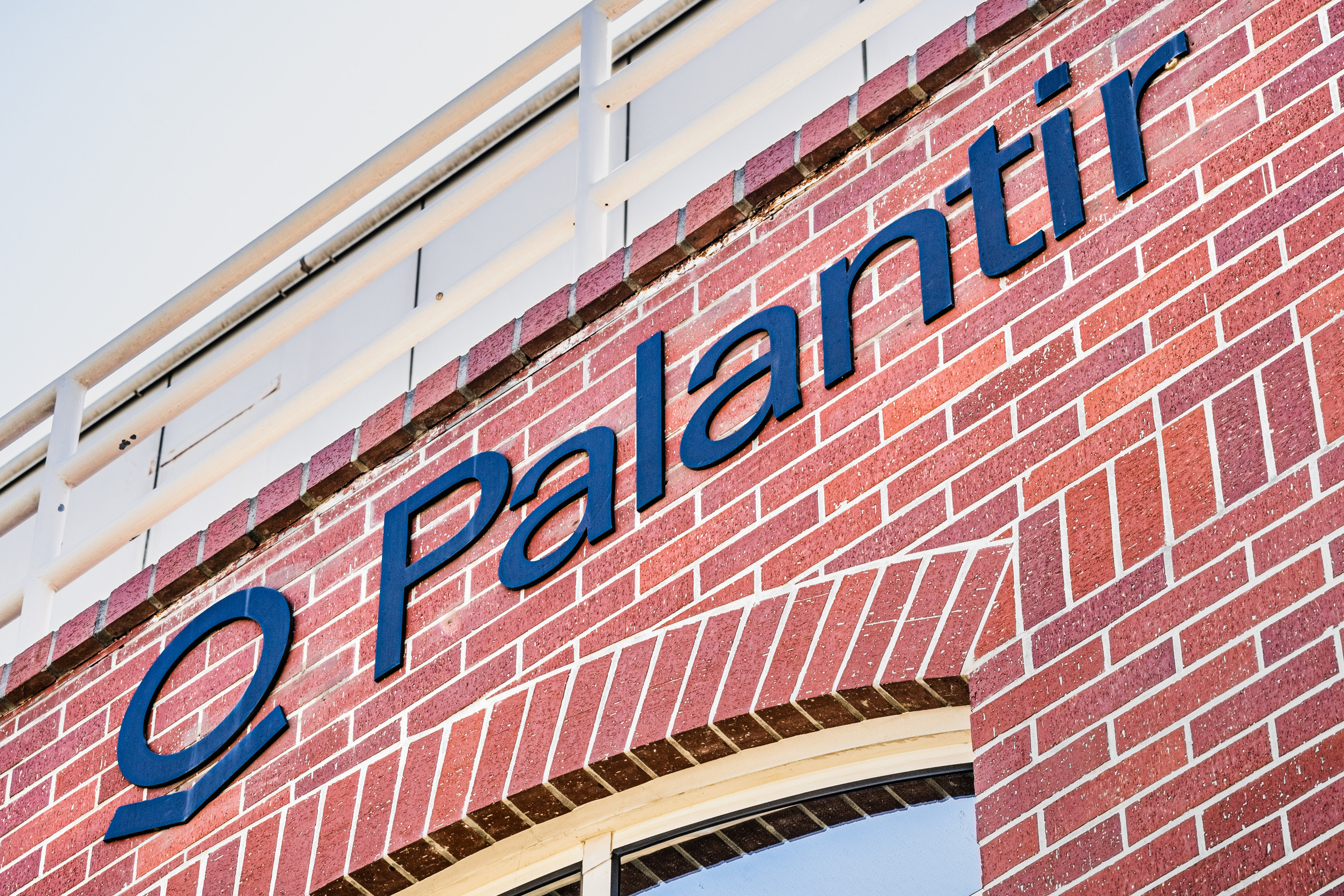 Is Palantir Proving to be the Darkhorse AI Stock?
