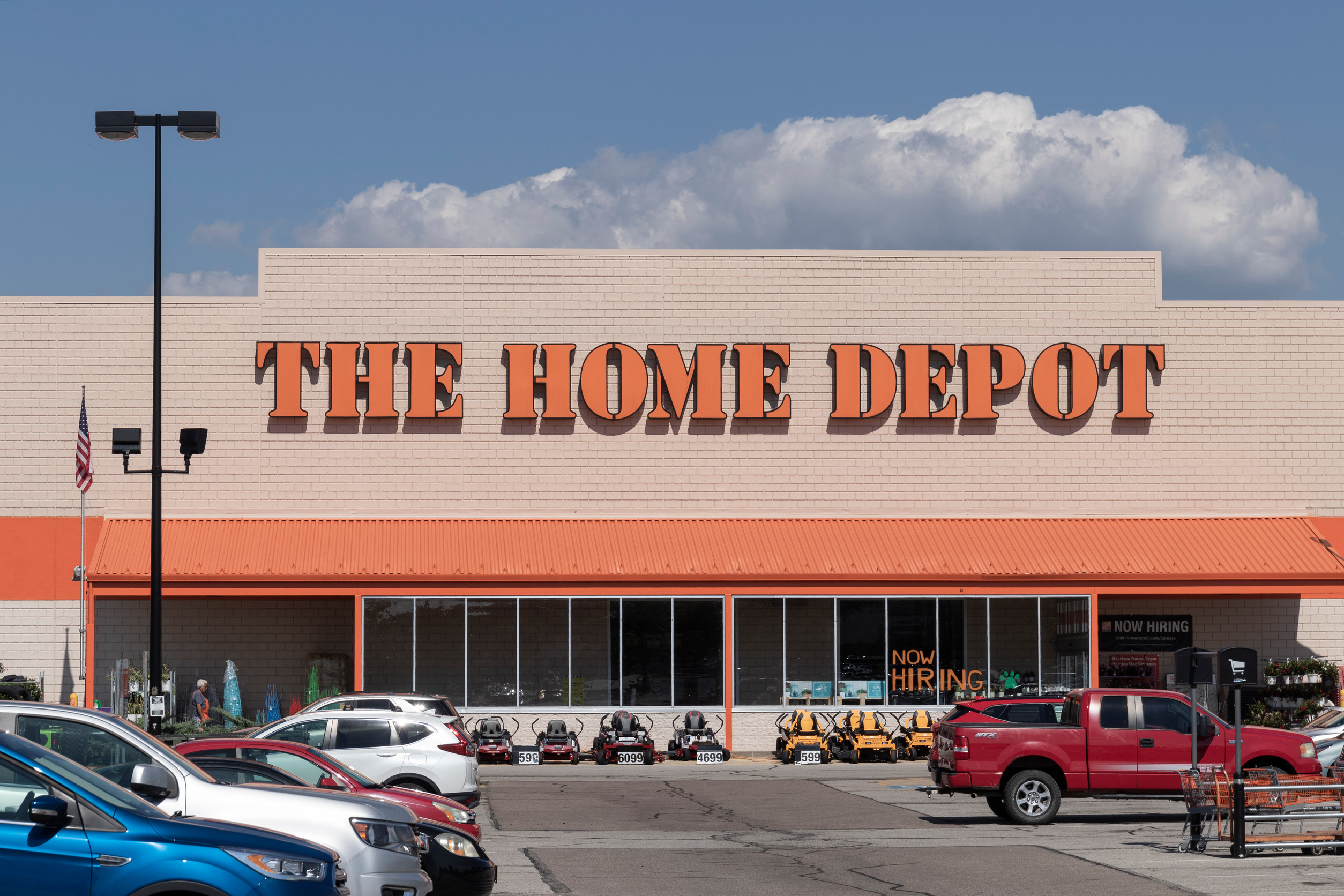 Home Depot Beats Fourth-Quarter Expectations with $3.13 EPS