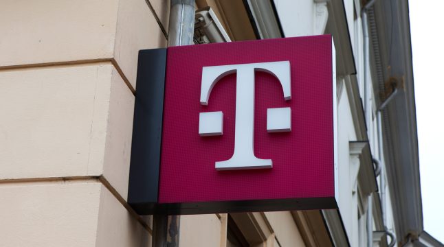 TMUS Hits 52-Week High Amid Starlink Beta Launch
