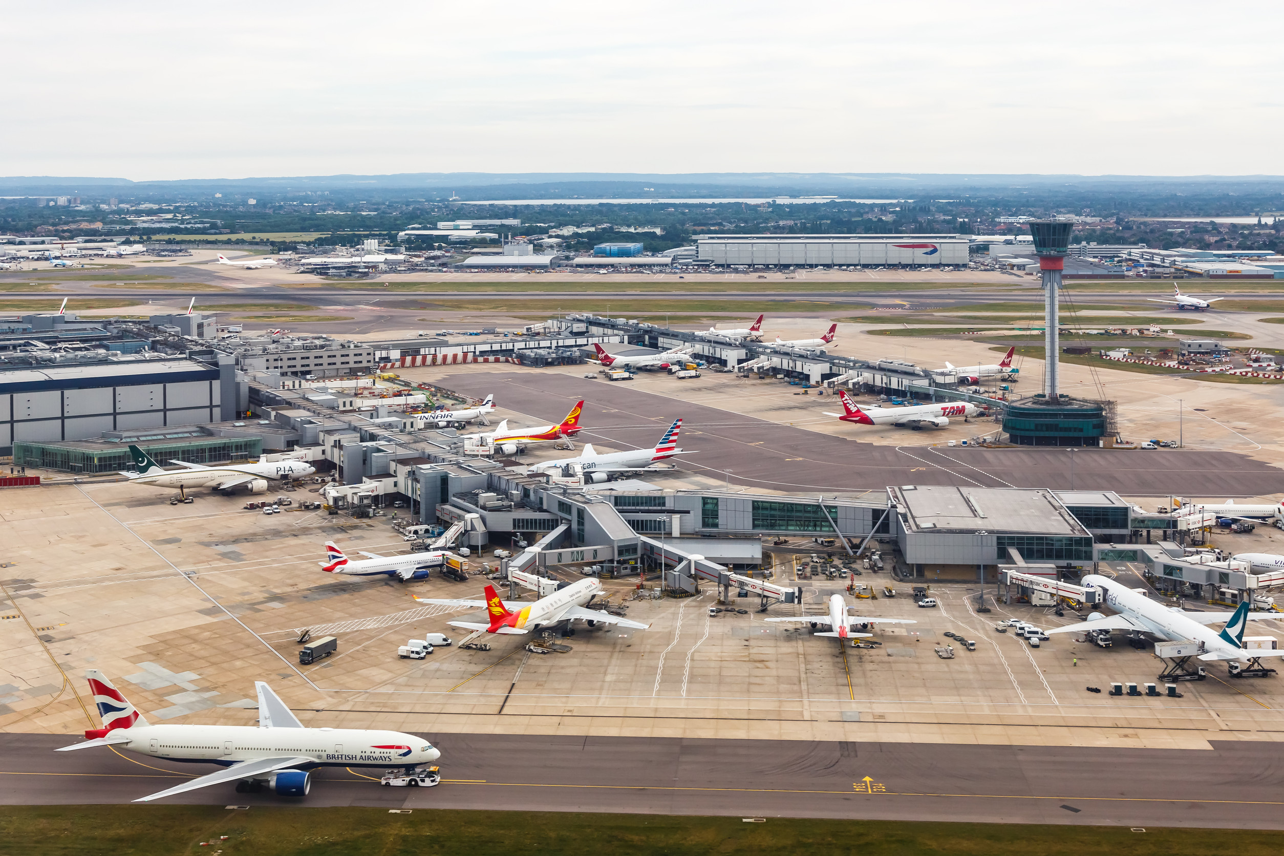 Airline Stocks Rebound as Heathrow's Operations Resume After Friday's Outage