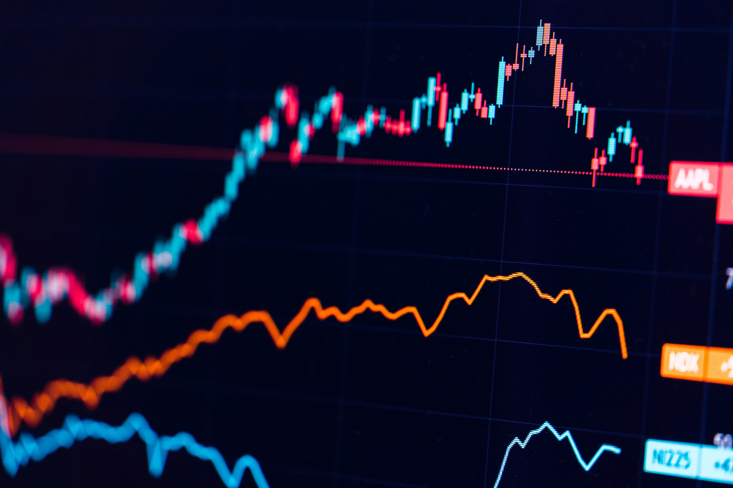 Semiconductor Sector Hit Hard as Hedge Funds Retreat from Tech