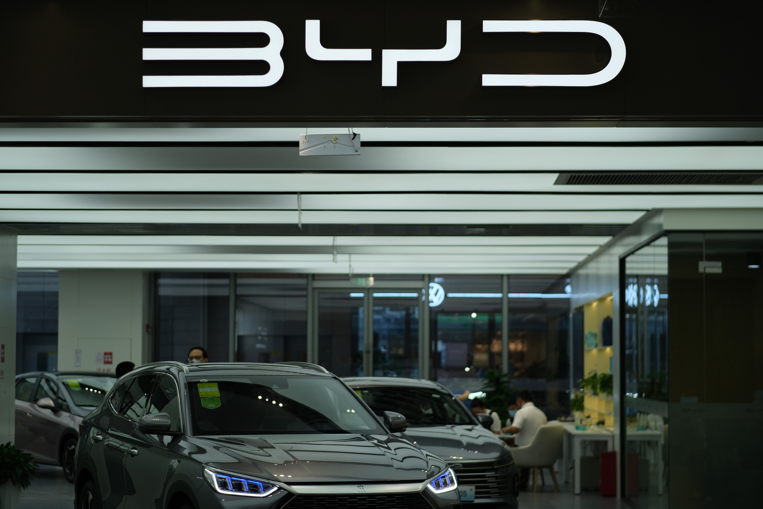 Tesla's Stock Struggles as China-Based BYD Surpasses $107B in Annual Revenue